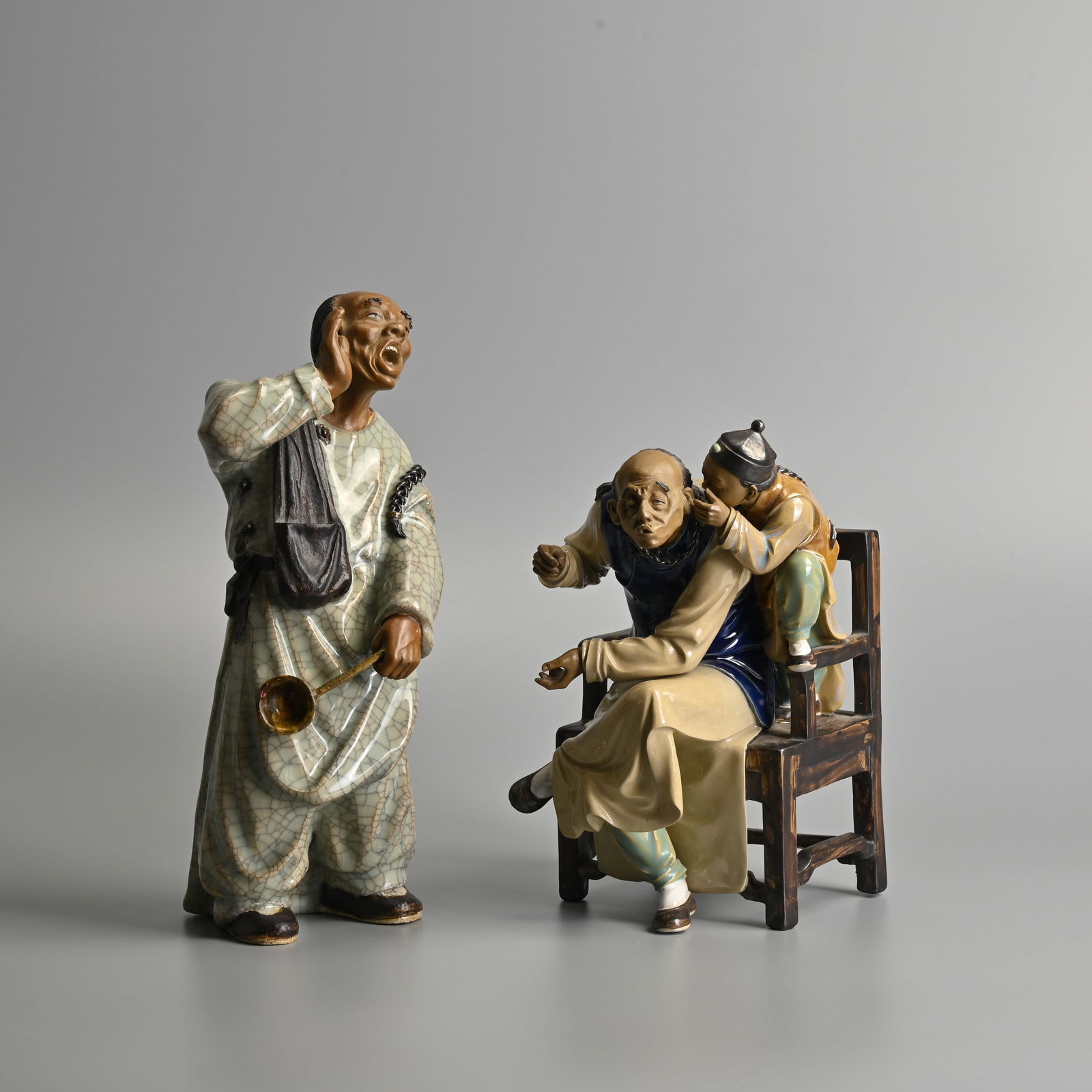 TWO CHINESE SHIWAN TYPE GLAZED CERAMIC MUDMAN FIGURES, PROBABLY LATE 20TH CENTURY. (1 of 8)
