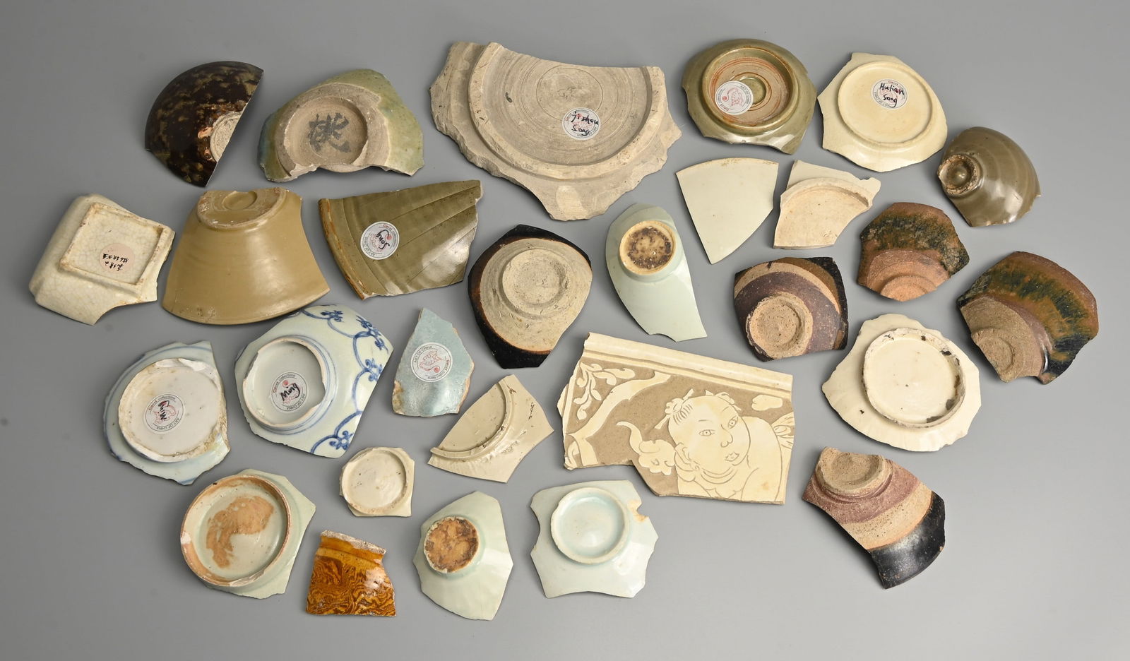 A QUANTITY OF CHINESE CERAMIC SHARDS, SONG TO MING DYNASTY. (1 of 10)