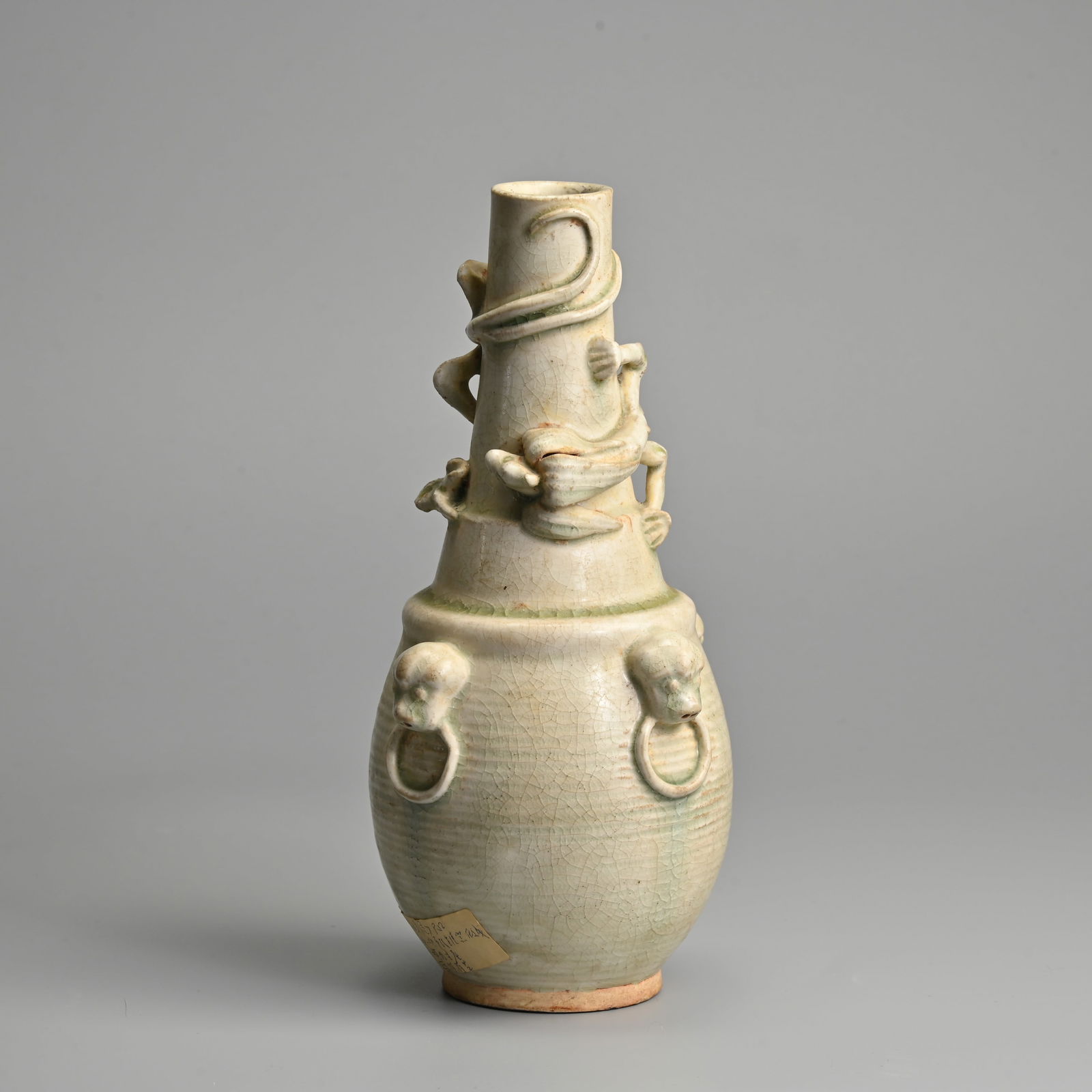 AN EAST ASIAN CELADON GLAZED VASE, POSSIBLY JAPAN / KOREA, 19/20TH CENTURY. (1 of 8)
