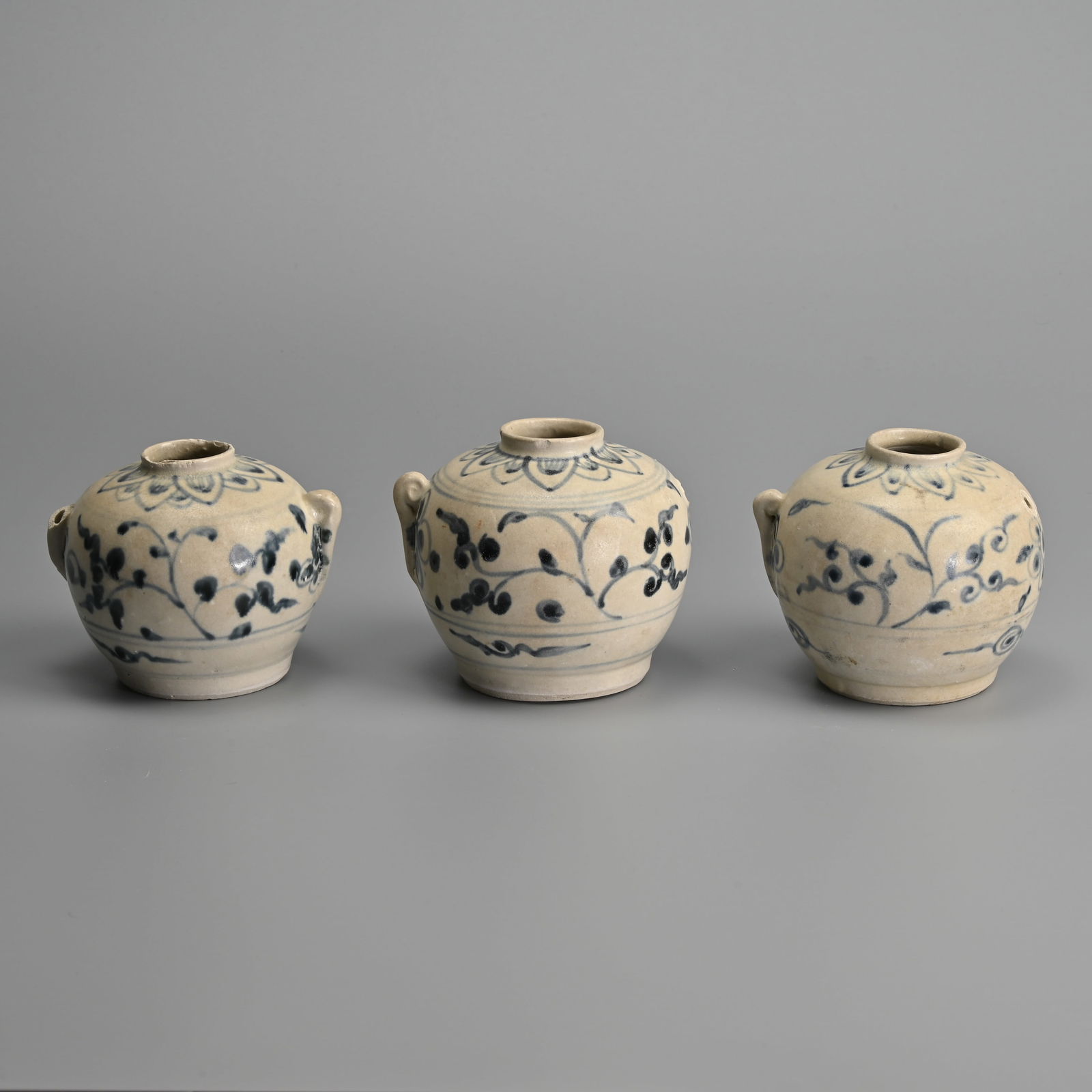 THREE HOI AN HOARD BLUE AND WHITE POTTERY JARS, VIETNAM, MID TO LATE 15TH CENTURY. (1 of 10)