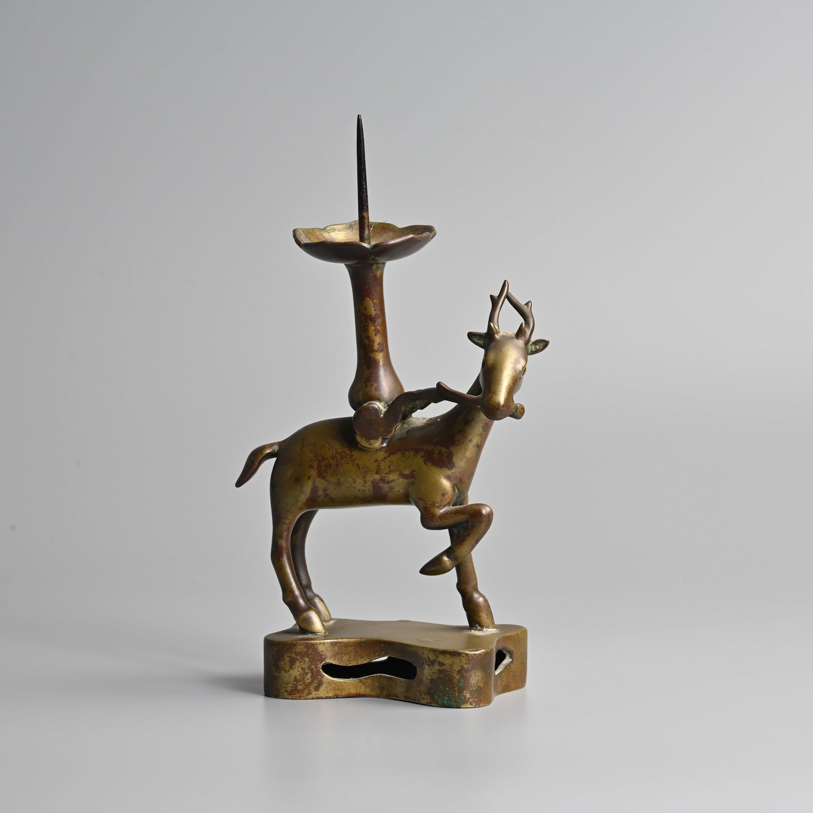 A CHINESE BRONZE PRICKET CANDLESTICK IN THE FORM OF A DEER HOLDING A LINGZHI SPRAY, 18/19TH CENTURY. (1 of 9)