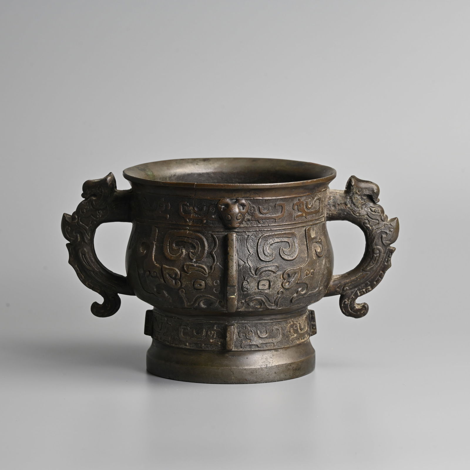 A CHINESE ARCHAISTIC BRONZE TWIN HANDLED CENSER, GUI, MING DYNASTY. (1 of 7)