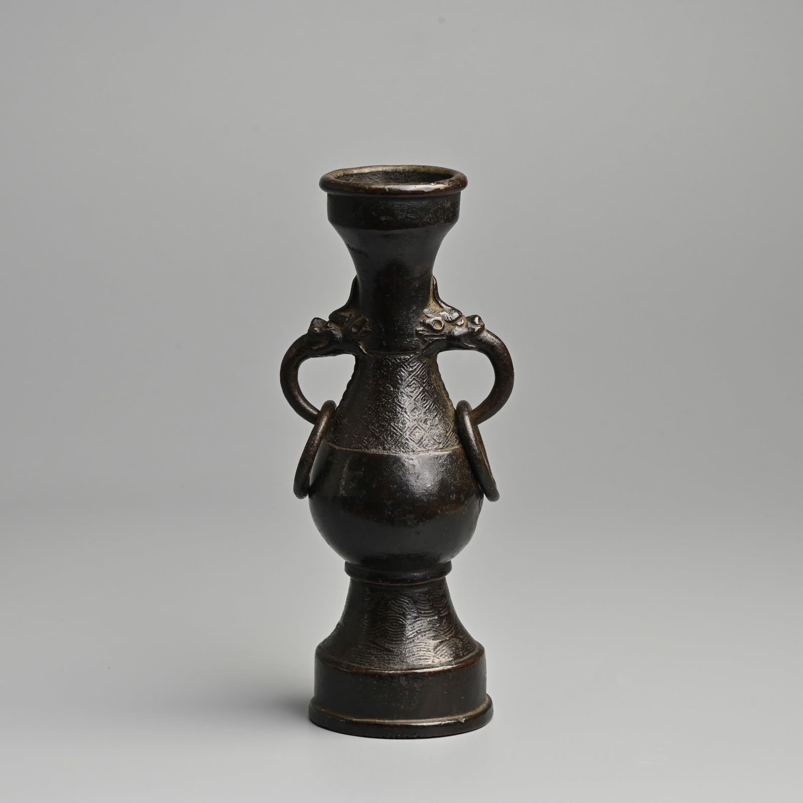 A CHINESE PEAR SHAPED BRONZE VASE, YUAN / MING DYNASTY. (1 of 9)