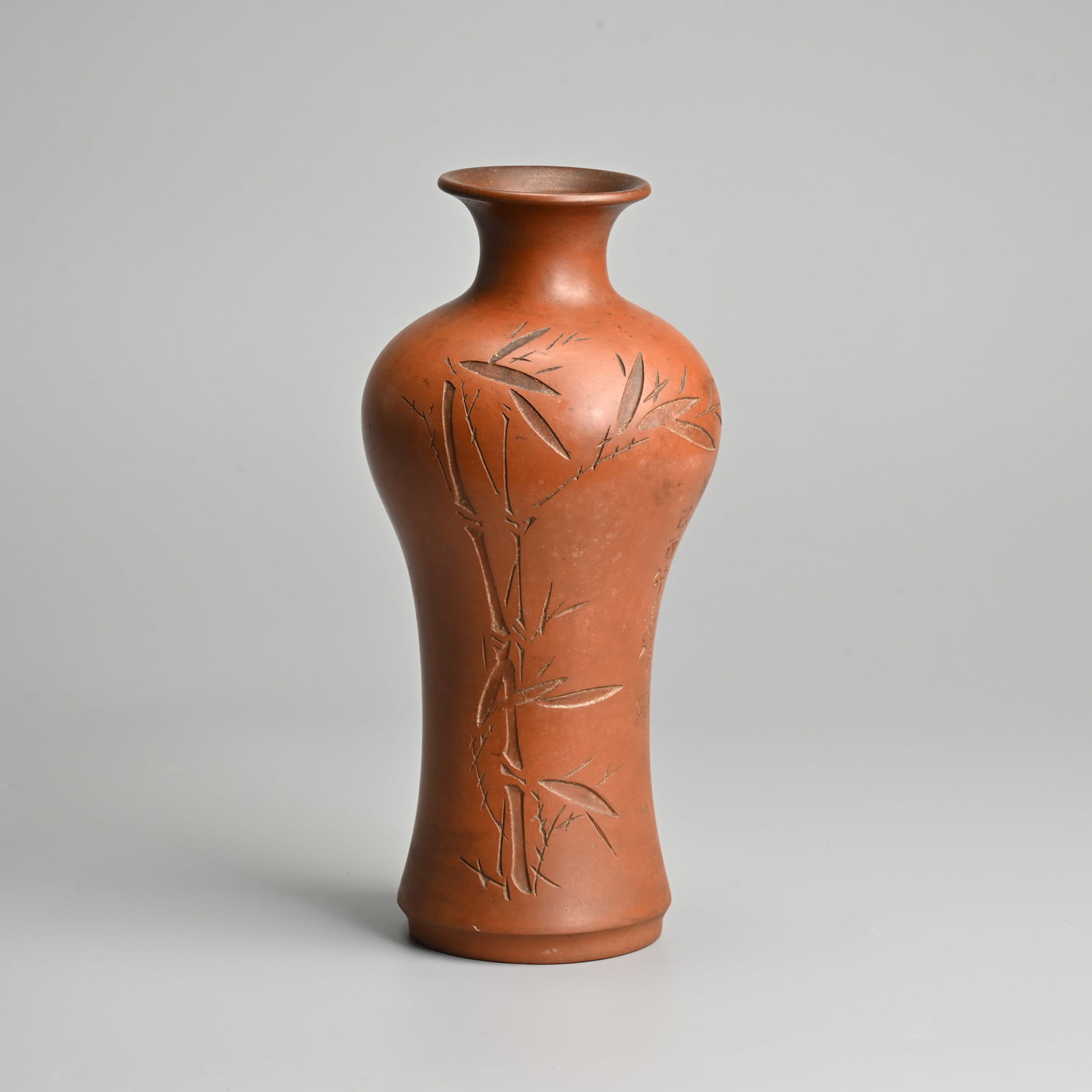 A CHINESE INSCRIBED YIXING POTTERY VASE, QING / REPUBLIC PERIOD. (1 of 9)