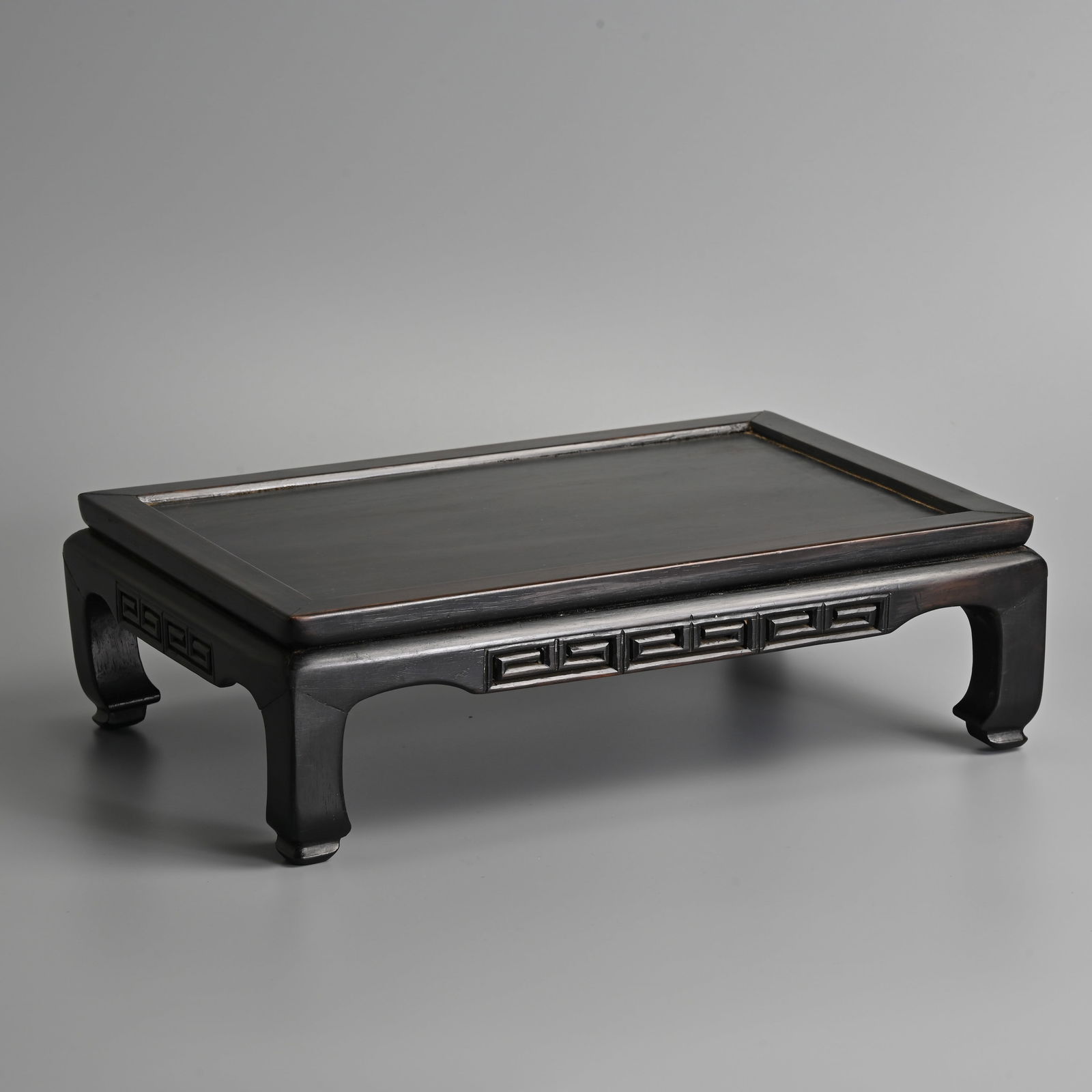 A CHINESE HARDWOOD 'ZITAN' RECTANGULAR STAND, QING / REPUBLIC PERIOD. (1 of 10)