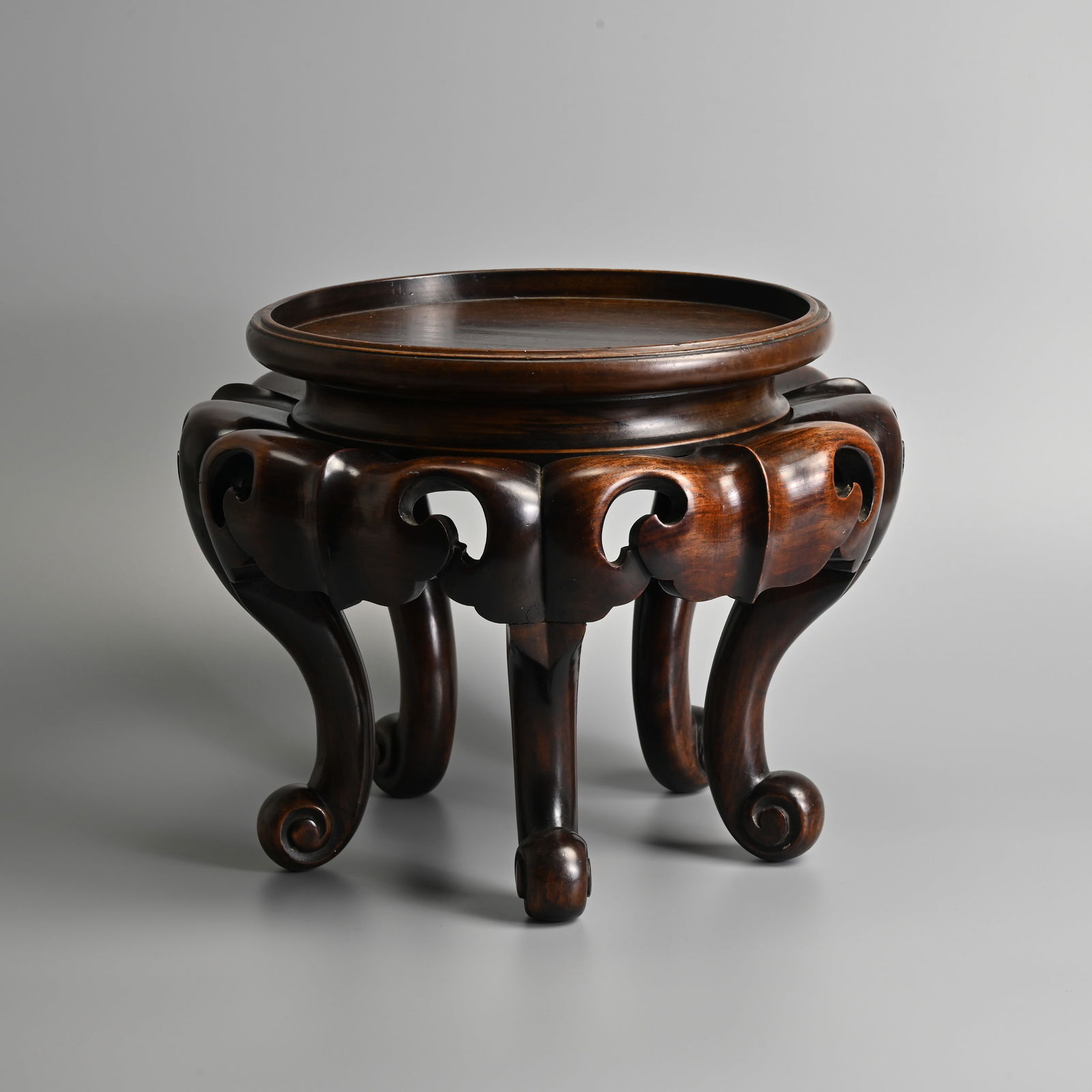 A VERY LARGE CHINESE HARDWOOD DISPLAY STAND, QING / REPUBLIC PERIOD. (1 of 7)