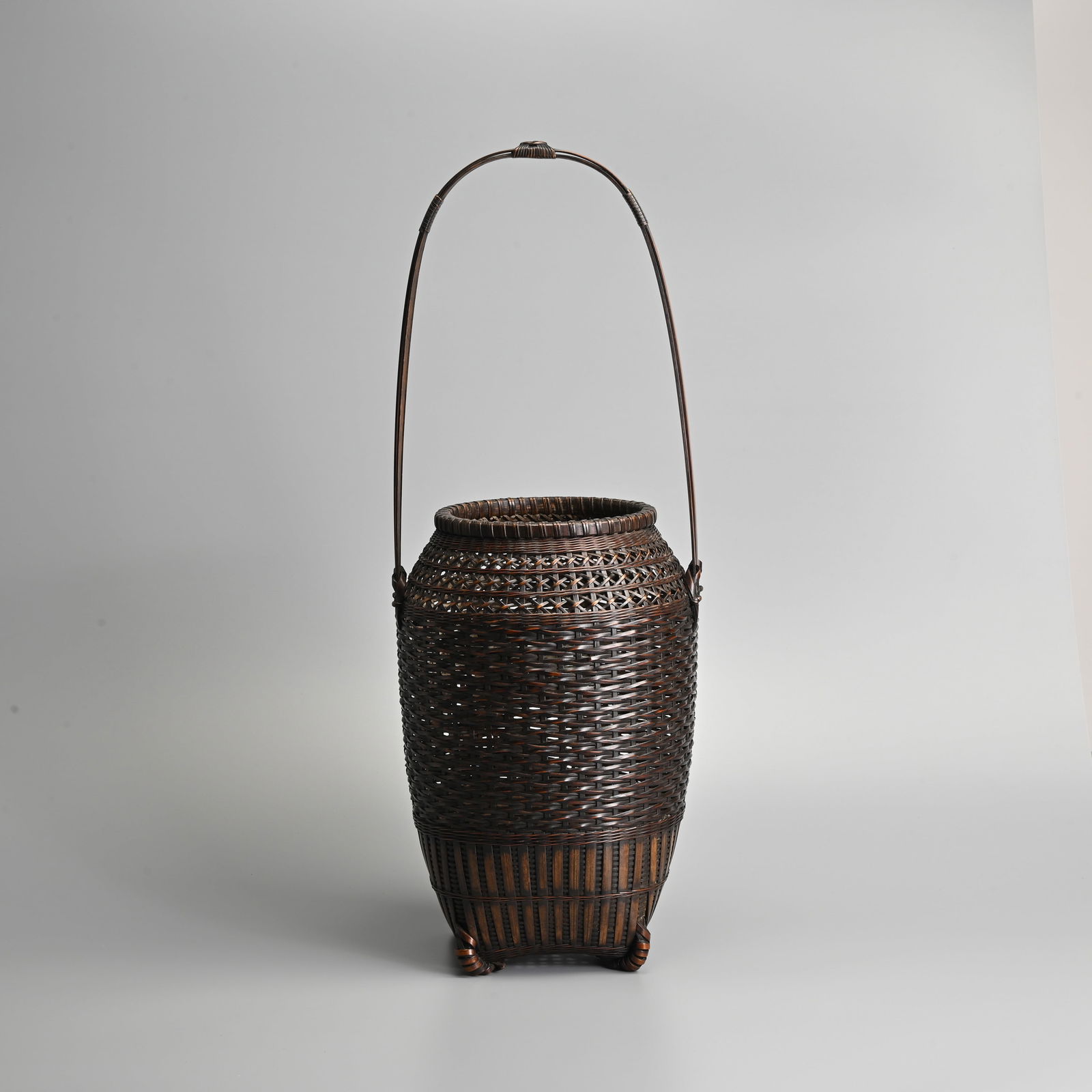 A FINE JAPANESE FLOWER BASKET BY YAMAMOTO CHIKURYUSAI I (1868-1950). (1 of 8)