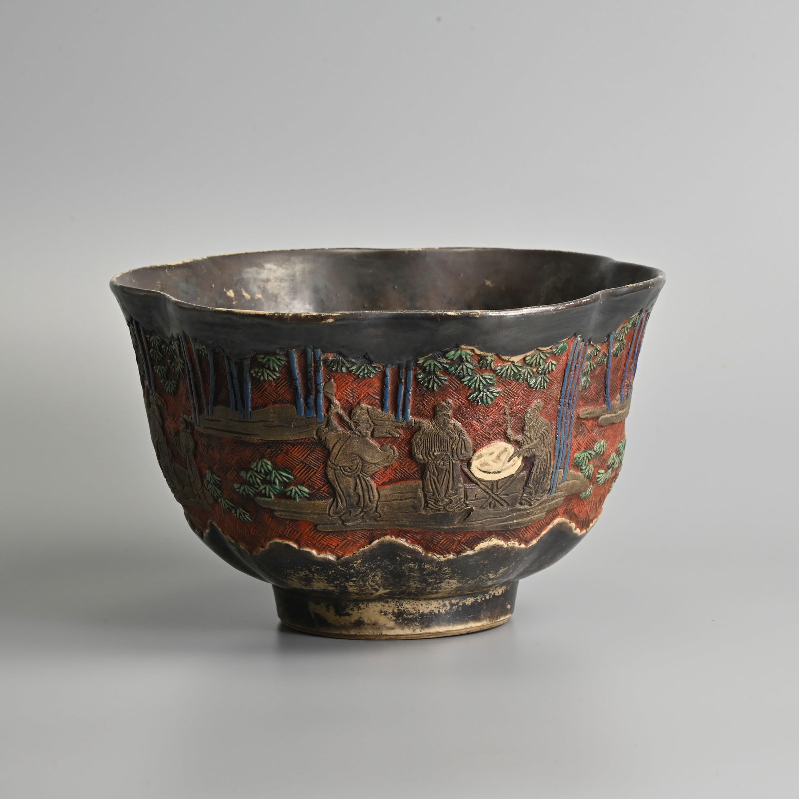 A RARE AND UNUSUAL JAPANESE SIMULATED CINNABAR LACQUER AND 'SILVERED' LOBED BOWL FEATURING 'SEVEN SA: A RARE AND UNUSUAL JAPANESE SIMULATED CINNABAR LACQUER AND 'SILVERED' LOBED BOWL FEATURING 'SEVEN SAGES OF BAMBOO GROVE', EDO / MEIJI PERIOD. With deep hexagonally lobed sides carved in relief with sc