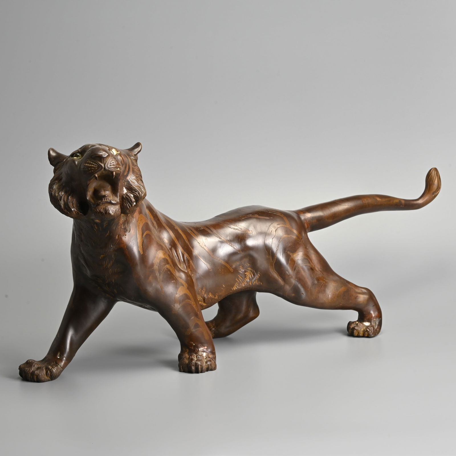 A LARGE JAPANESE BRONZE MODEL OF A TIGER BY KIYOMITSU, EARLY 20TH CENTURY. (1 of 8)