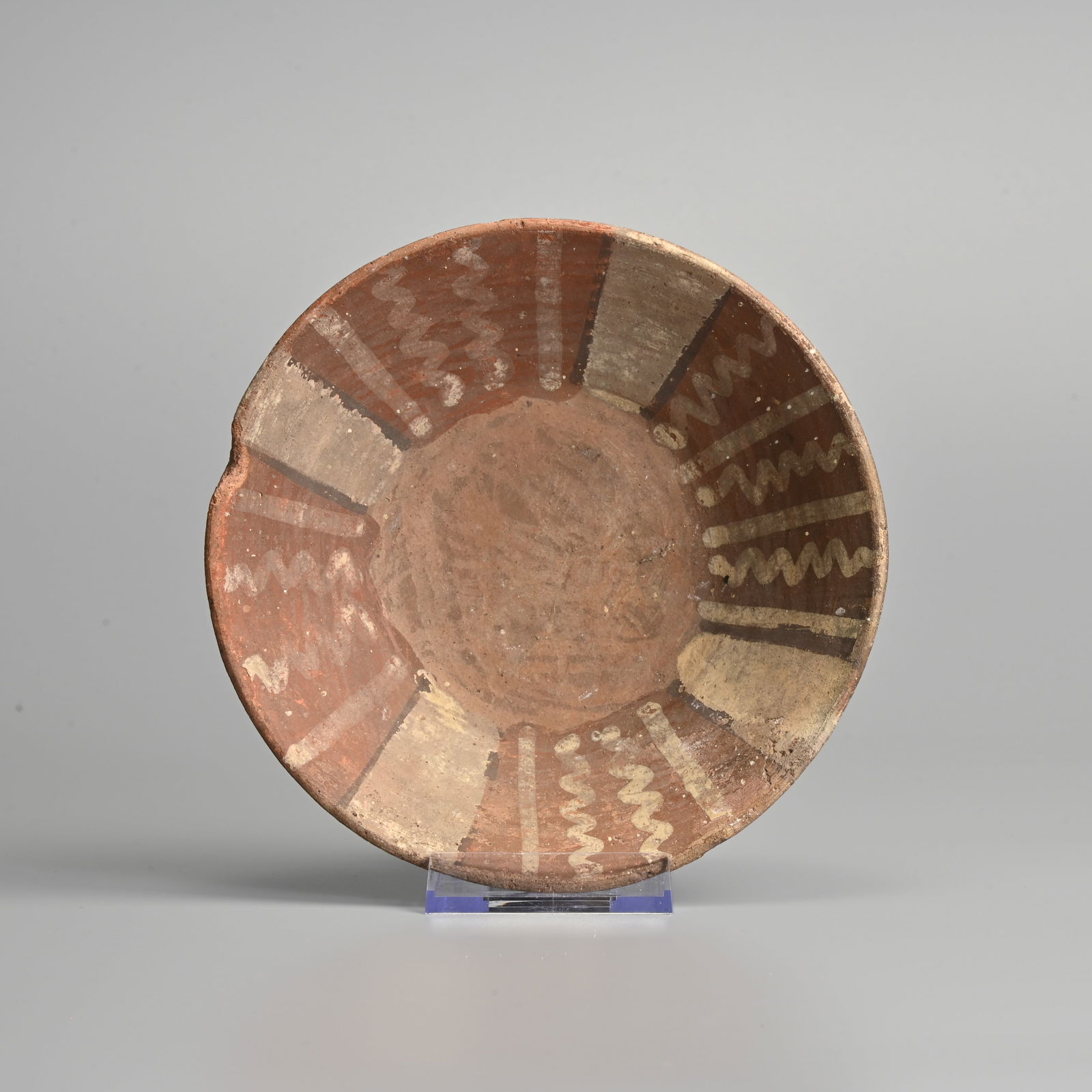 A PRE-COLUMBIAN TERRACOTTA BOWL. (1 of 6)