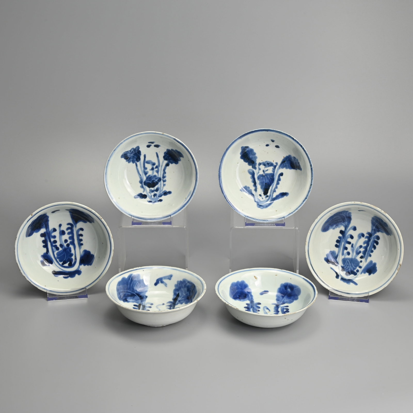 A MATCHED SET OF SIX CHINESE KO-SOMETSUKE PORCELAIN BLUE AND WHITE BOWLS, LATE MING DYNASTY, WANLI (1 of 10)