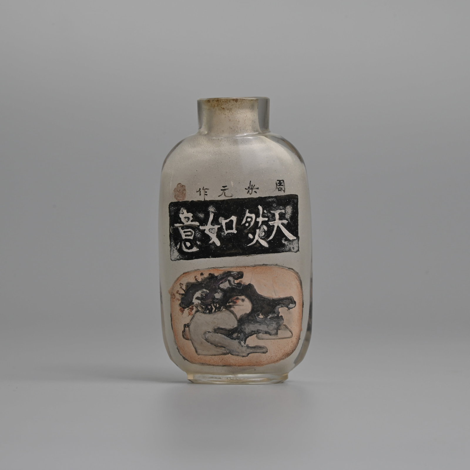 A CHINESE INSIDE PAINTED GLASS SNUFF BOTTLE, SIGNED ZHOU LEYUAN, LATE QING DYNASTY.: Decorated with fan painting and Chinese characters. 6.5cm tall. Provenance: Property of Lieut. Colonel Thomas Sands Kenwrick Cox. Purchased during his time in China circa 1900, thence by descent.