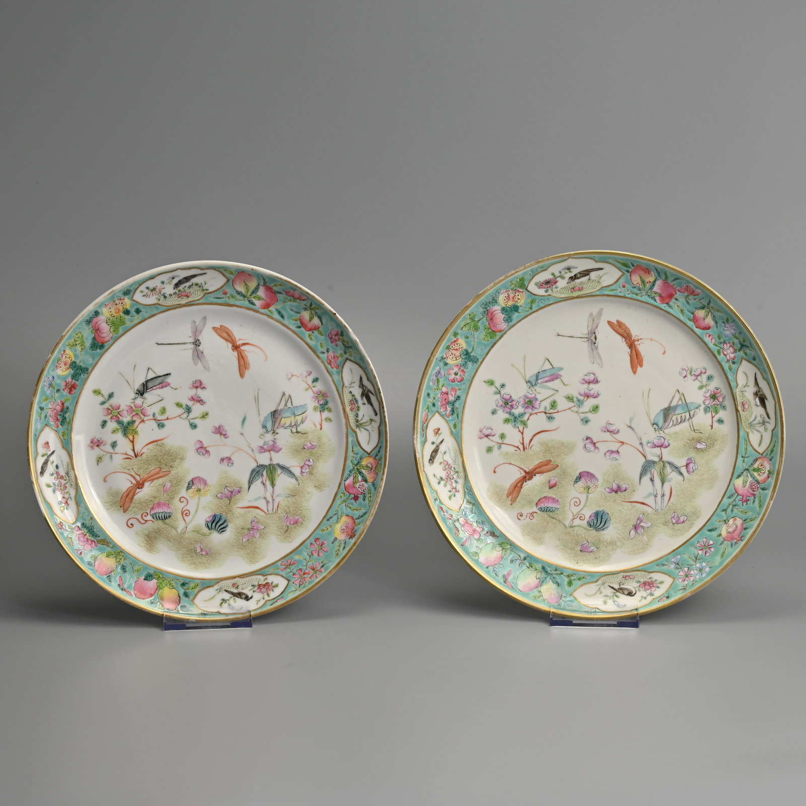 A PAIR CHINESE ENAMELLED PORCELAIN DISHES, 19TH CENTURY. (1 of 7)