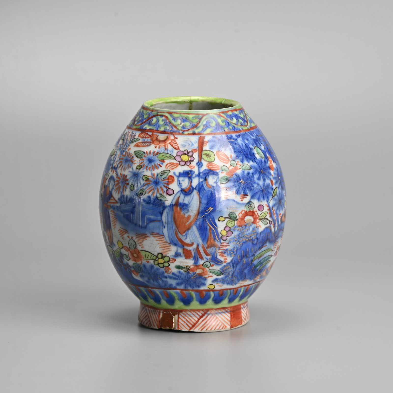 A CHINESE BLUE AND WHITE PORCELAIN 'CLOBBERED' OVOID JAR, 17/18TH CENTURY, PSEUDO MARK. (1 of 7)
