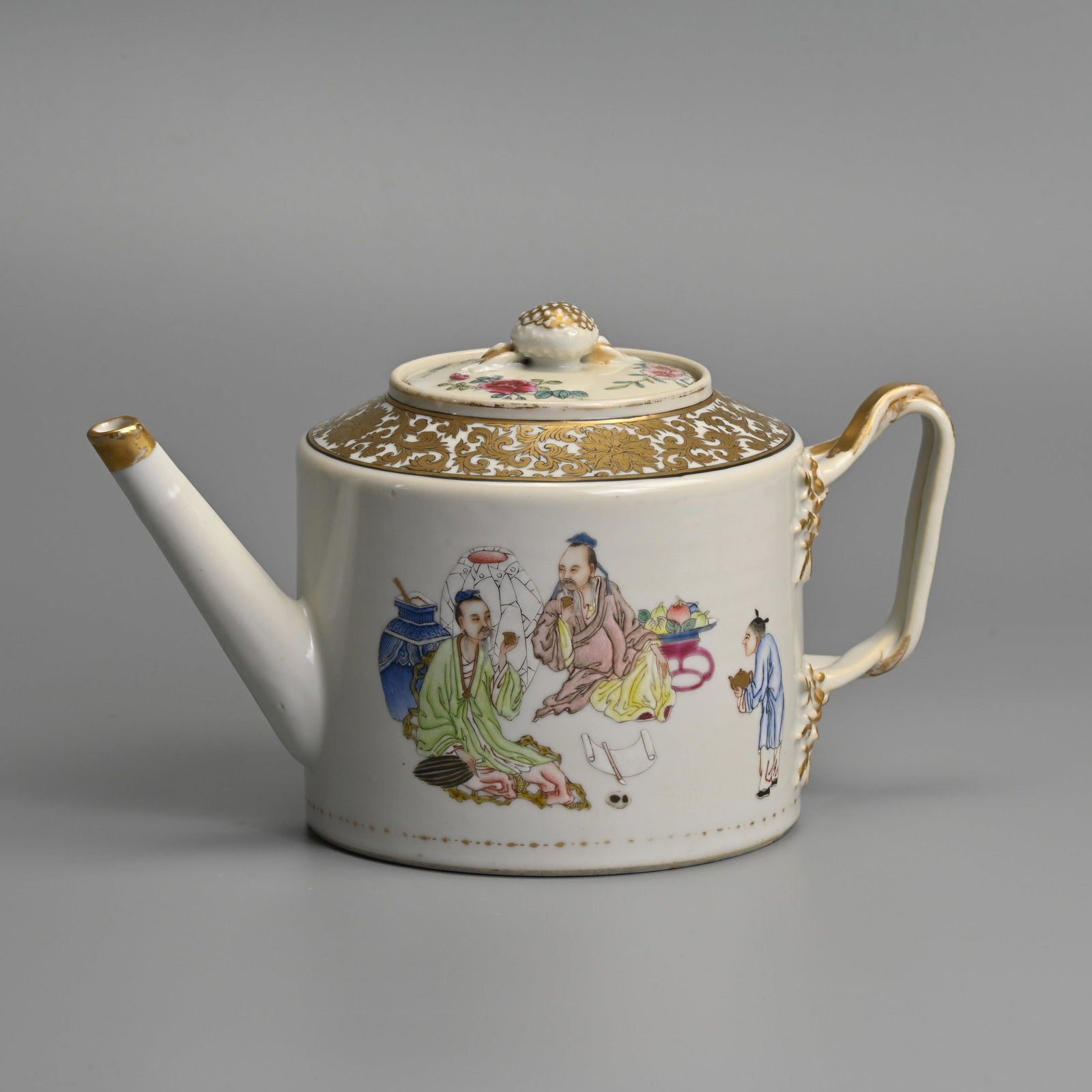 A CHINESE FAMILLE ROSE AND GILT DECORATED PORCELAIN TEAPOT. (1 of 9)