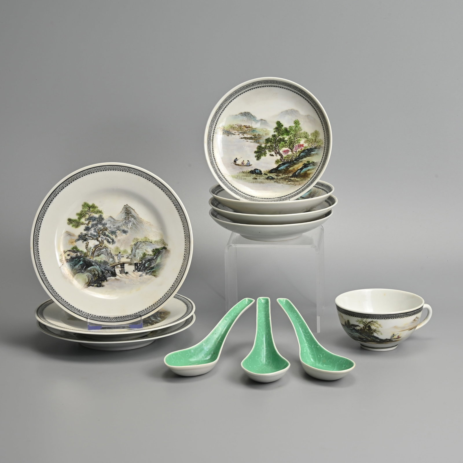 A GROUP OF CHINESE JINGDEZHEN CITY ARTS AND CRAFTS PORCELAIN, MID 20TH CENTURY. (1 of 16)
