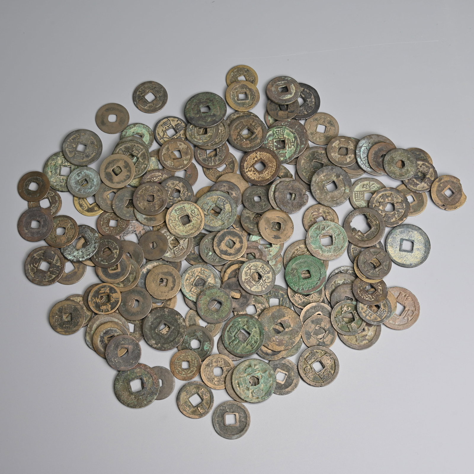 A QUANTITY OF CHINESE COINS, MAINLY SONG DYNASTY (960 - 1279 AD).: Approx. 162 coins in total. Gross weight 644.1 grams.
