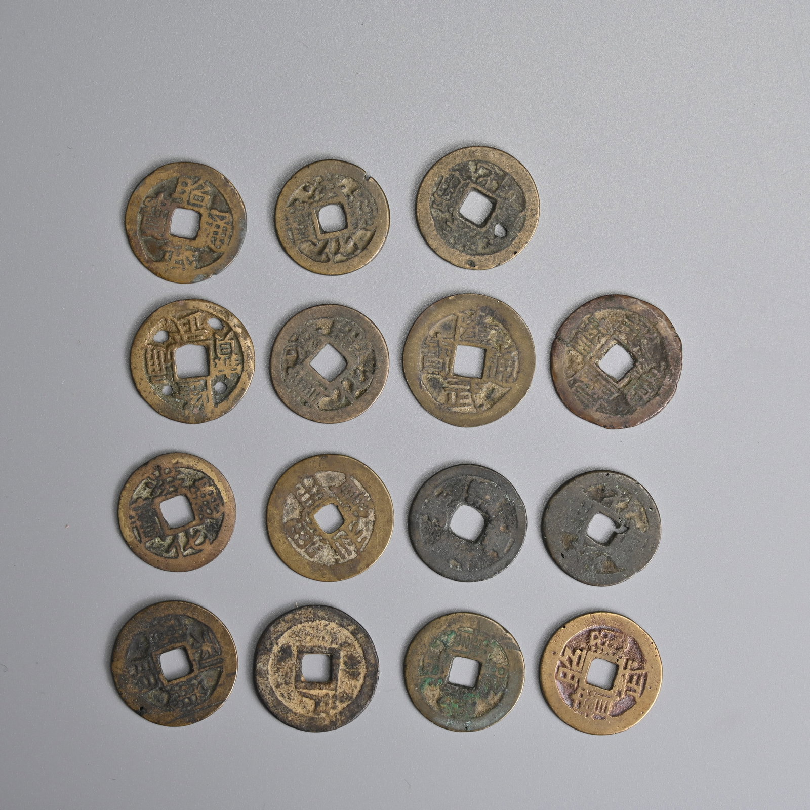 A GROUP OF CHINESE 'SOUTHERN MING RESISTANCE' COINS, CIRCA 1644 - 1662. (1 of 2)