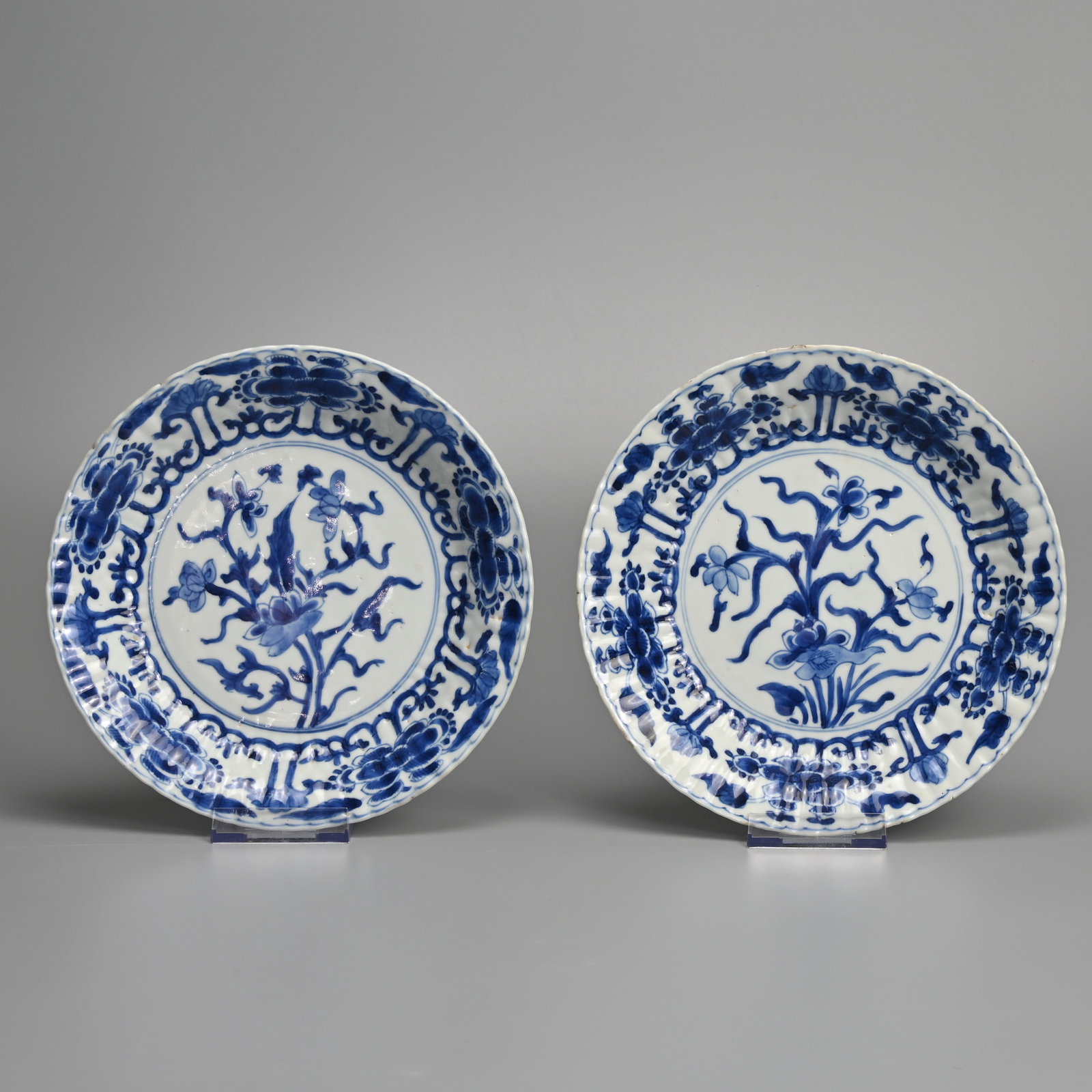 A PAIR OF CHINESE BLUE AND WHITE PORCELAIN FLUTED DISHES, KANGXI PERIOD (1662-1722). (1 of 7)