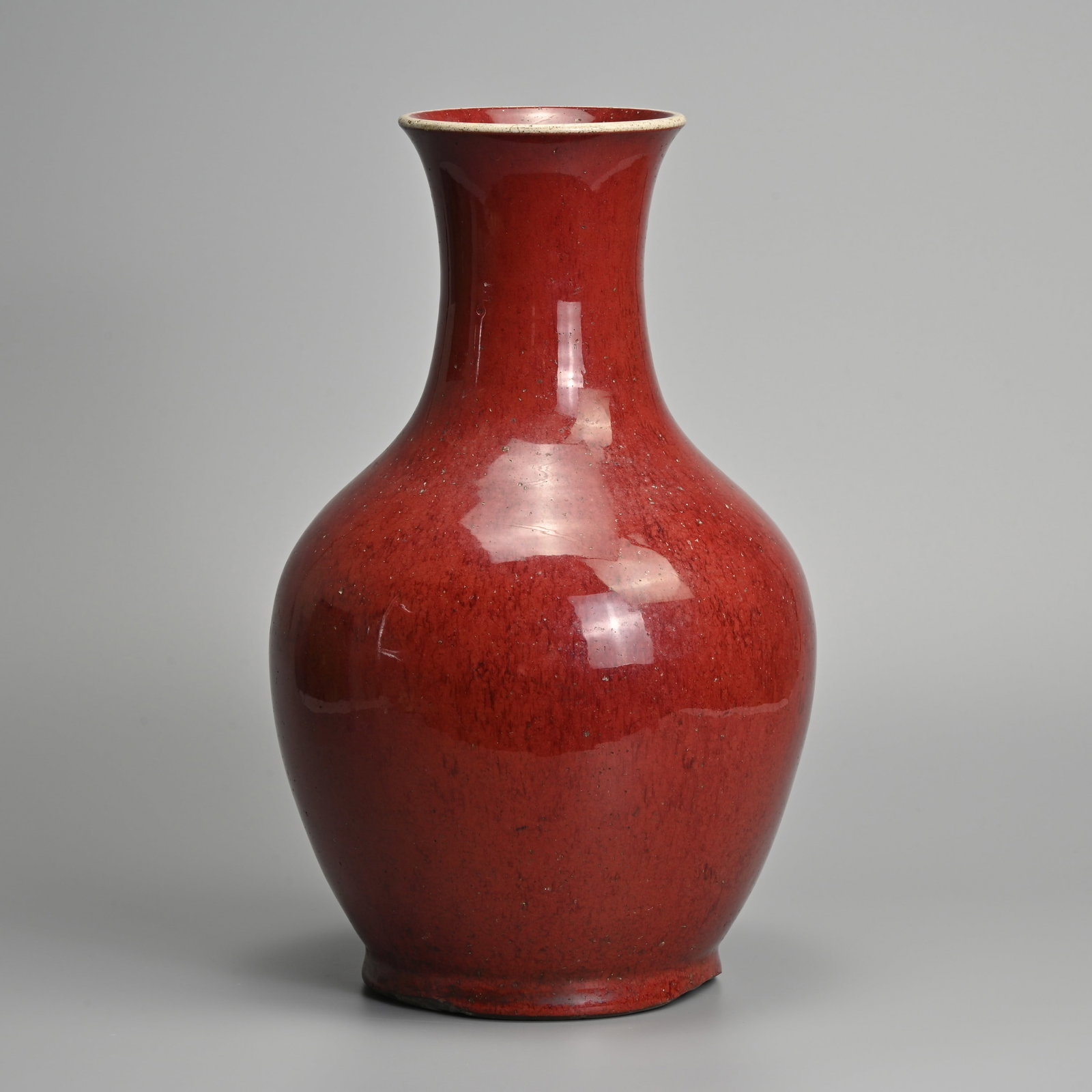 A CHINESE FLAMBE GLAZED PORCELAIN VASE, 18/19TH CENTURY. (1 of 6)