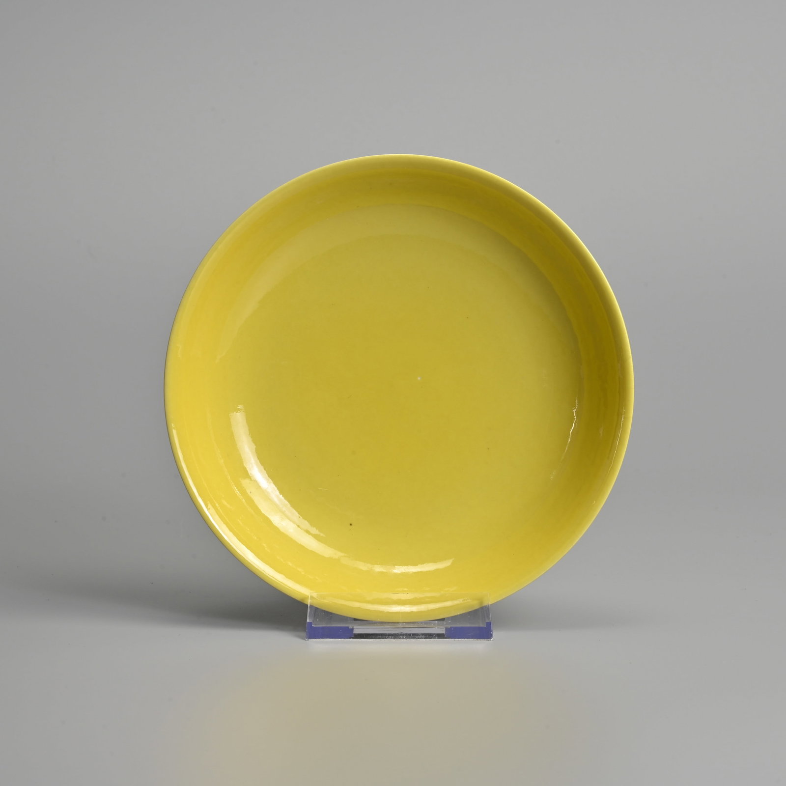 A CHINESE YELLOW GLAZED PORCELAIN DISH, YONGZHENG MARK, LATE QING / REPUBLIC PERIOD. (1 of 4)