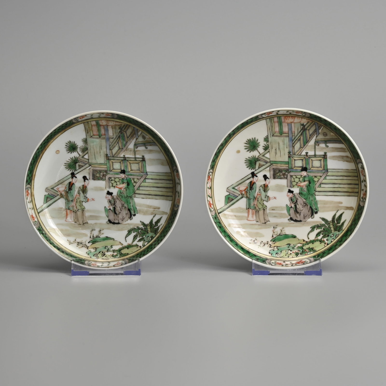 A PAIR OF CHINESE FAMILLE VERTE PORCELAIN DISHES, 18TH CENTURY, QING DYNASTY. (1 of 7)