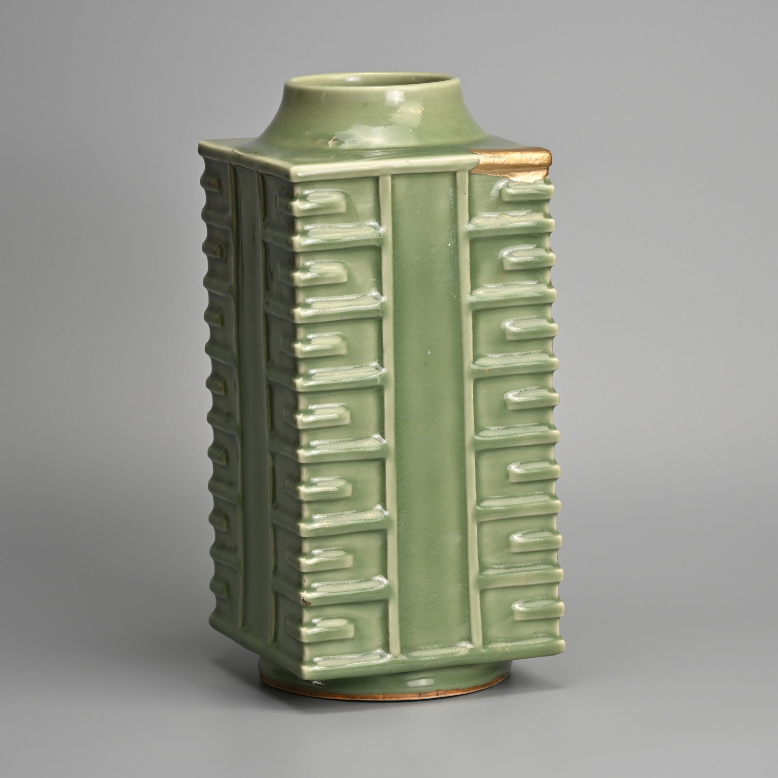 A LARGE CHINESE CELADON GLAZED PORCELAIN 'CONG' VASE, QING DYNASTY. (1 of 7)
