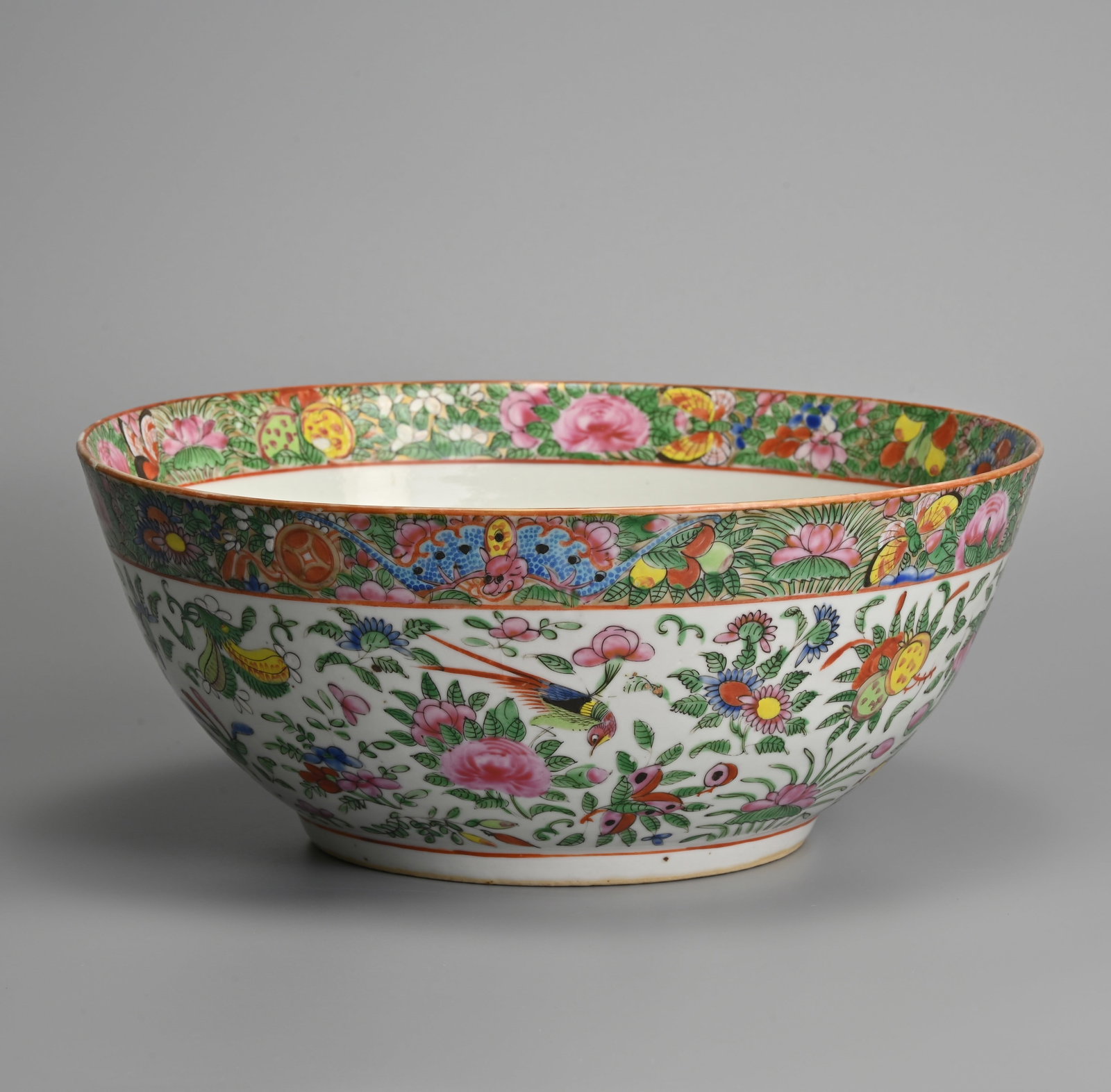A LARGE CHINESE CANTON ARABIC INSCRIBED ISLAMIC MARKET FAMILLE ROSE PORCELAIN PUNCH BOWL, 19TH (1 of 7)
