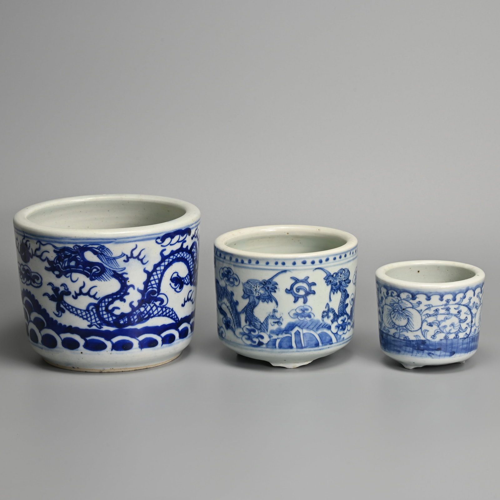 THREE CHINESE BLUE AND WHITE PORCELAIN CENSERS, 19TH CENTURY. (1 of 14)