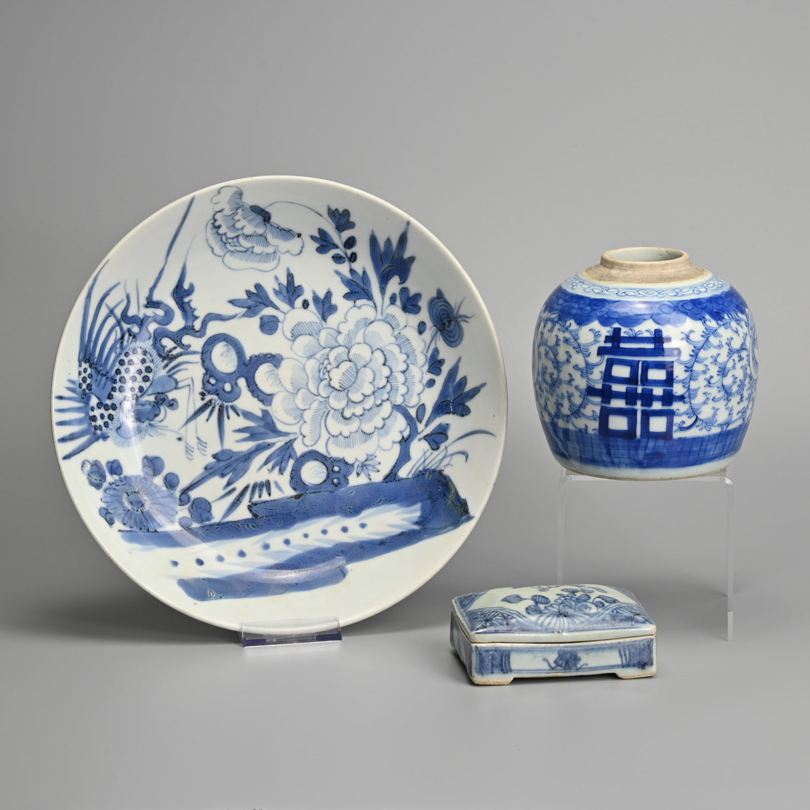 THREE CHINESE BLUE AND WHITE PORCELAIN ITEMS, 19TH CENTURY.: THREE CHINESE BLUE AND WHITE PORCELAIN ITEMS, 19TH CENTURY. Comprising a dish featuring a phoenix with peonies, auspicious mark to base; A Shuangxi Double Happiness ginger jar with peony scrolls: Toge