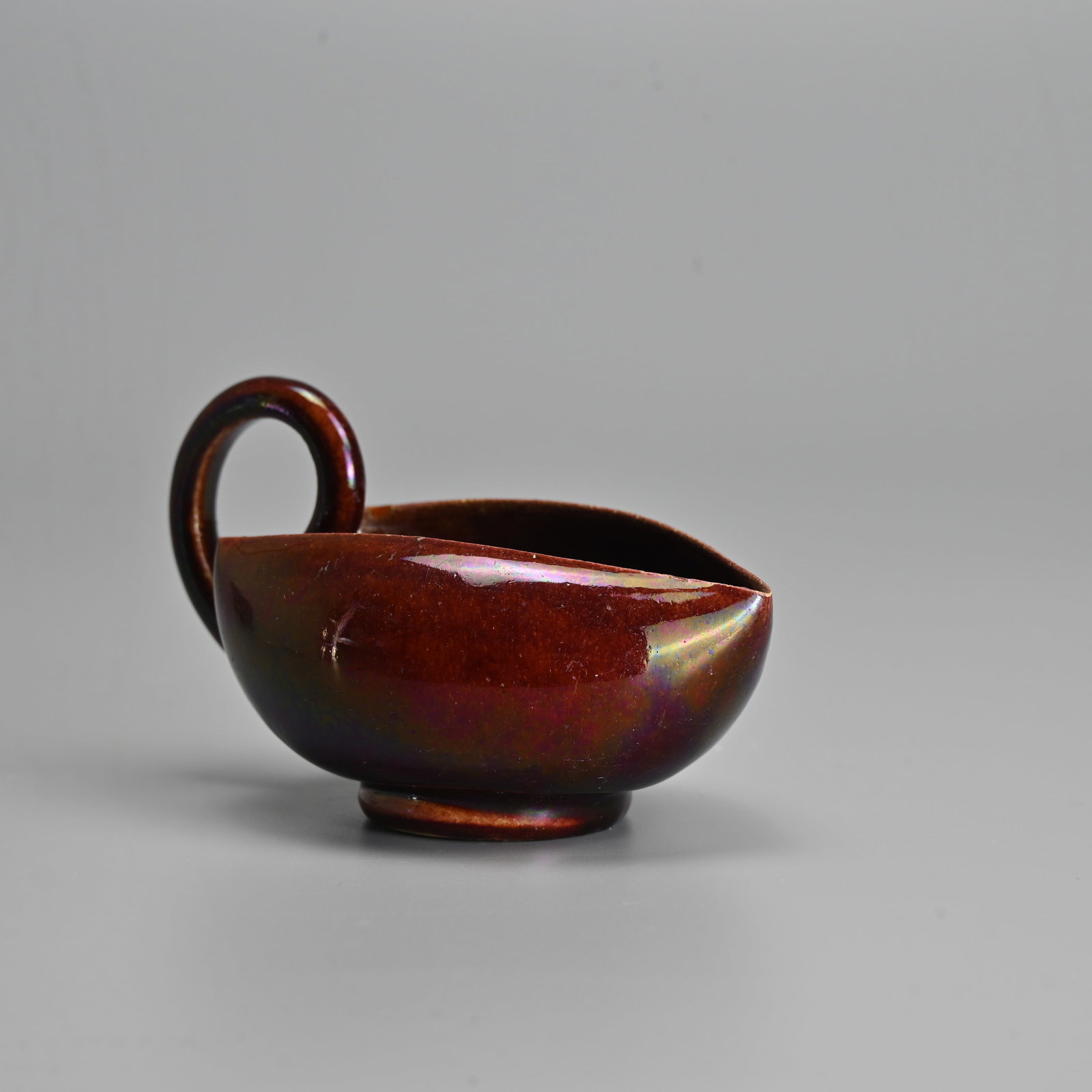A CHINESE IRIDESCENT DEEP PURPLE GLAZED PORCELAIN POURING CUP WITH HANDLE, 20TH CENTURY. (1 of 7)
