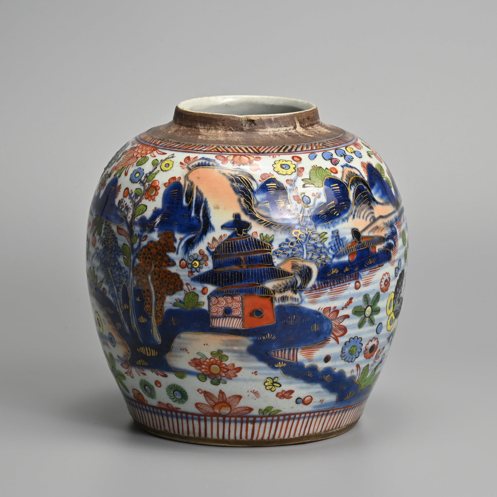 A CHINESE CLOBBERED BLUE AND WHITE PORCELAIN GINGER JAR, 18/19TH CENTURY. (1 of 6)