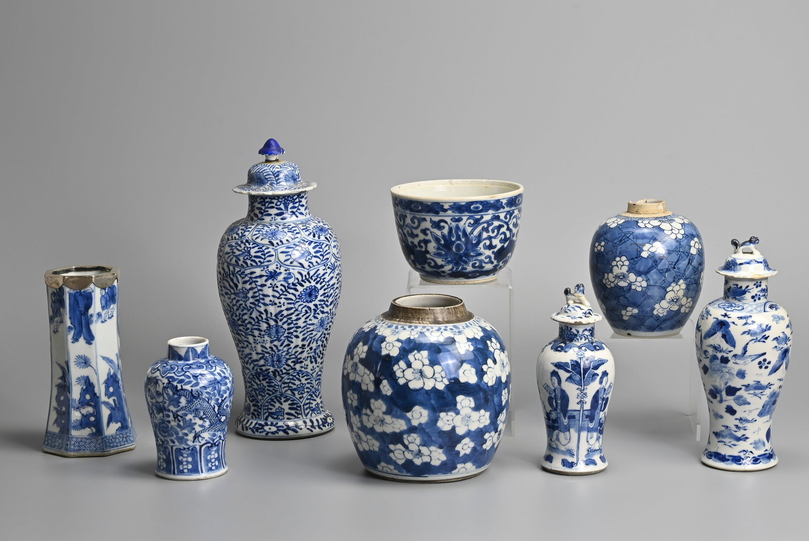 A GROUP OF CHINESE BLUE AND WHITE PORCELAIN ITEMS, 18/19TH CENTURY. (1 of 20)