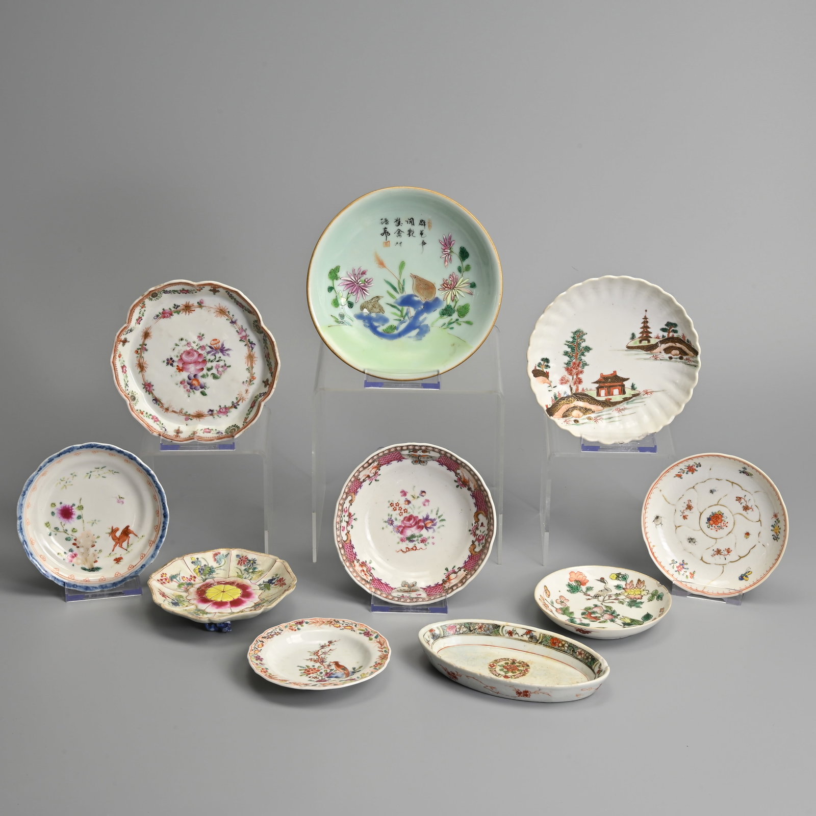 A GROUP OF CHINESE FAMILLE ROSE PORCELAIN SAUCER DISHES, 18/19TH CENTURY. (1 of 12)