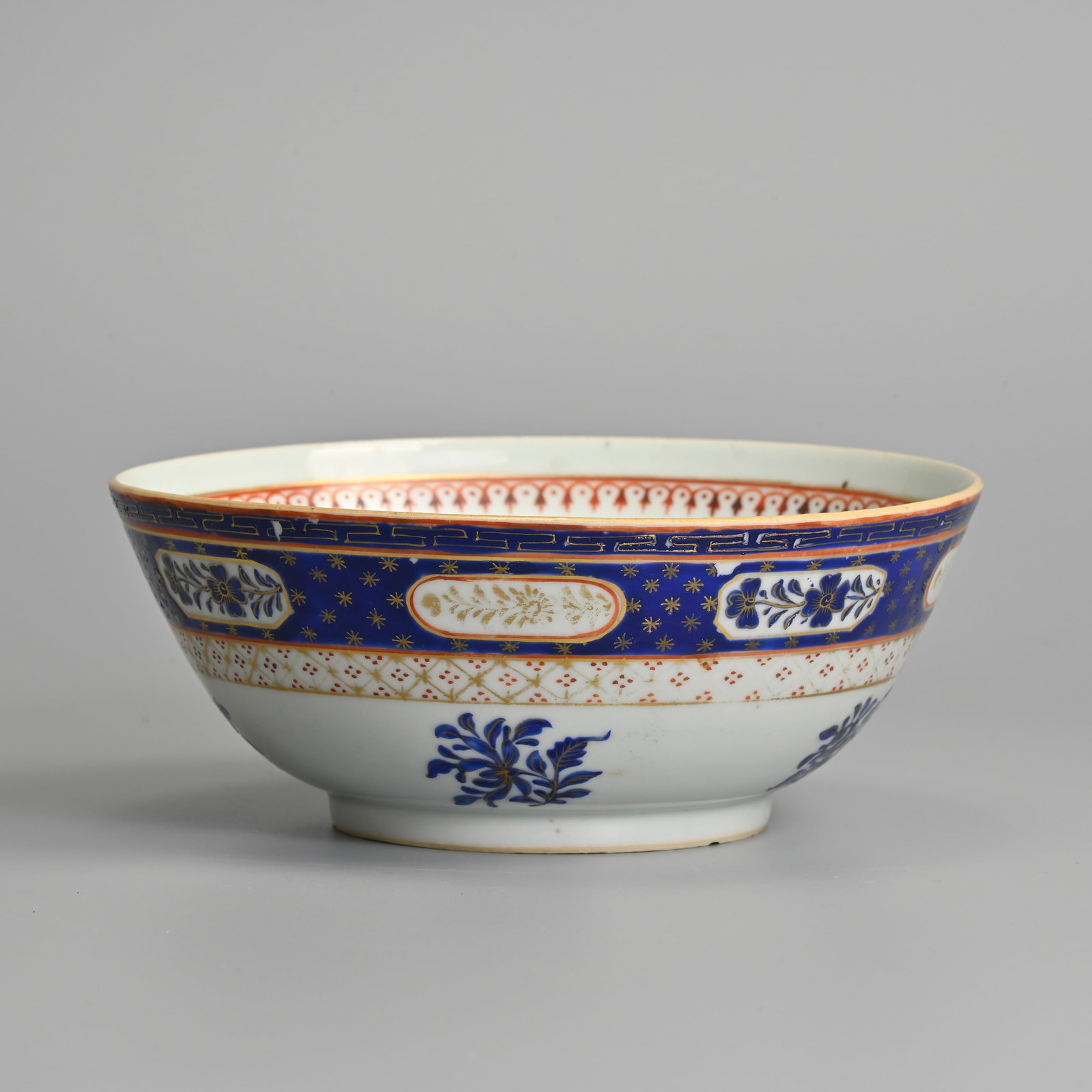 A CHINESE CANTON ISLAMIC MARKET POLYCHROME ENAMELLED AND GILT DECORATED PORCELAIN BOWL, 19TH: A CHINESE CANTON ISLAMIC MARKET POLYCHROME ENAMELLED AND GILT DECORATED PORCELAIN BOWL, 19TH CENTURY. The bowl decorated in blue and red enamels with floral sprays. The interior with a flower garland 