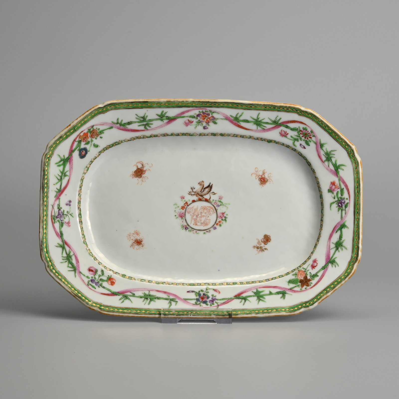 A CHINESE MONOGRAMED FAMILLE ROSE PORCELAIN SERVING DISH, 18/19TH CENTURY. (1 of 4)