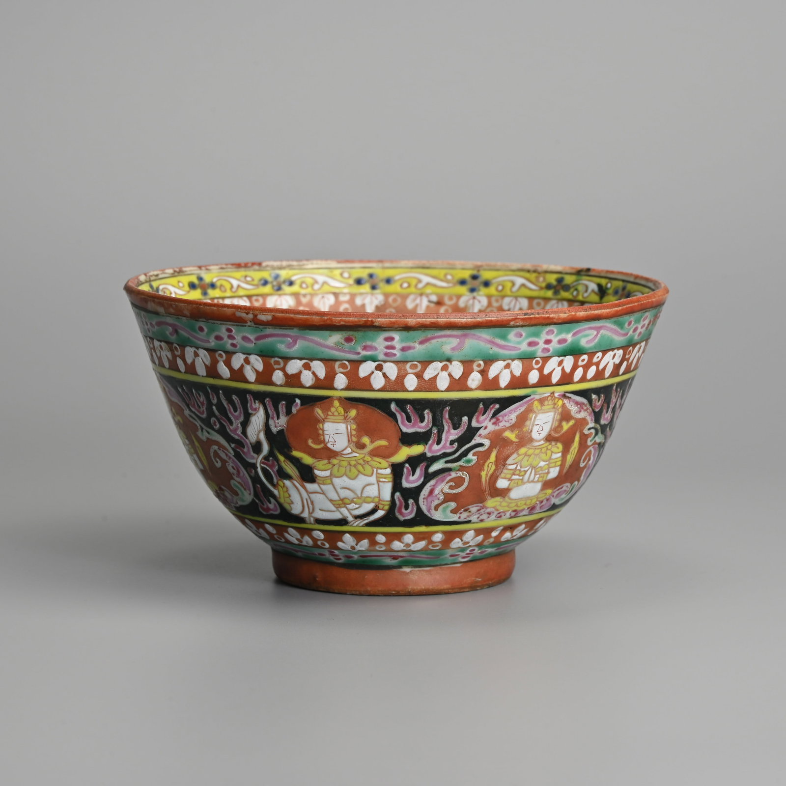 A CHINESE EXPORT BENCHARONG BOWL FOR THAI MARKET, 19TH CENTURY. (1 of 6)