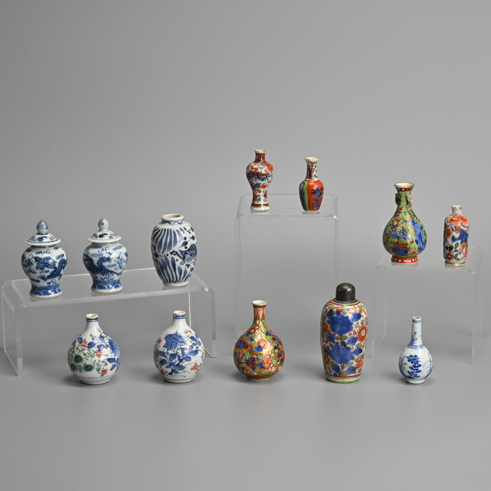 A GROUP OF CHINESE BLUE AND WHITE, ENAMELLED AND CLOBBERED PORCELAIN MINIATURE VASES, KANGXI AND (1 of 13)