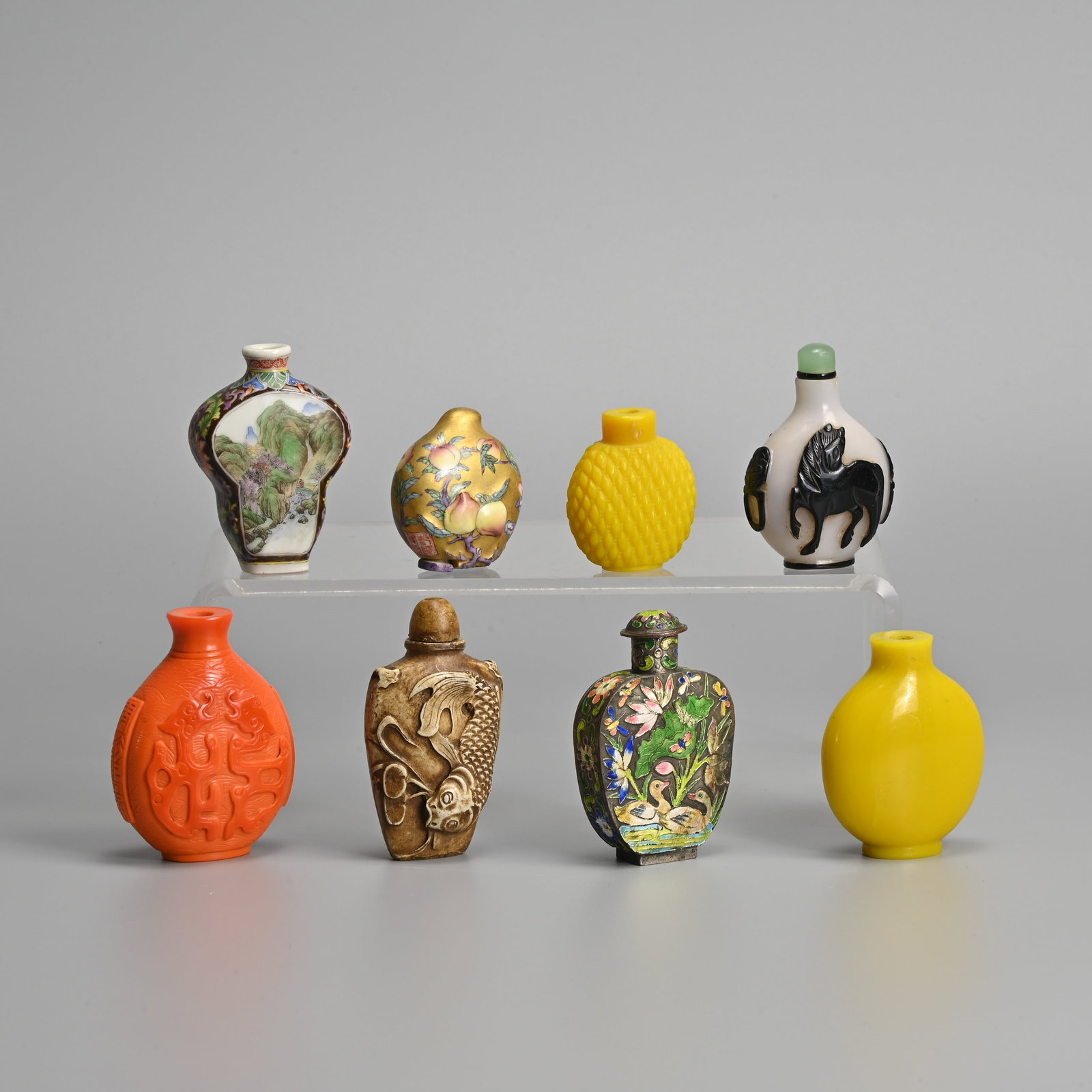 A MIXED GROUP OF CHINESE SNUFF BOTTLES, PORCELAIN, GLASS, ENAMEL AND OTHER, 19/20TH CENTURY. (1 of 15)