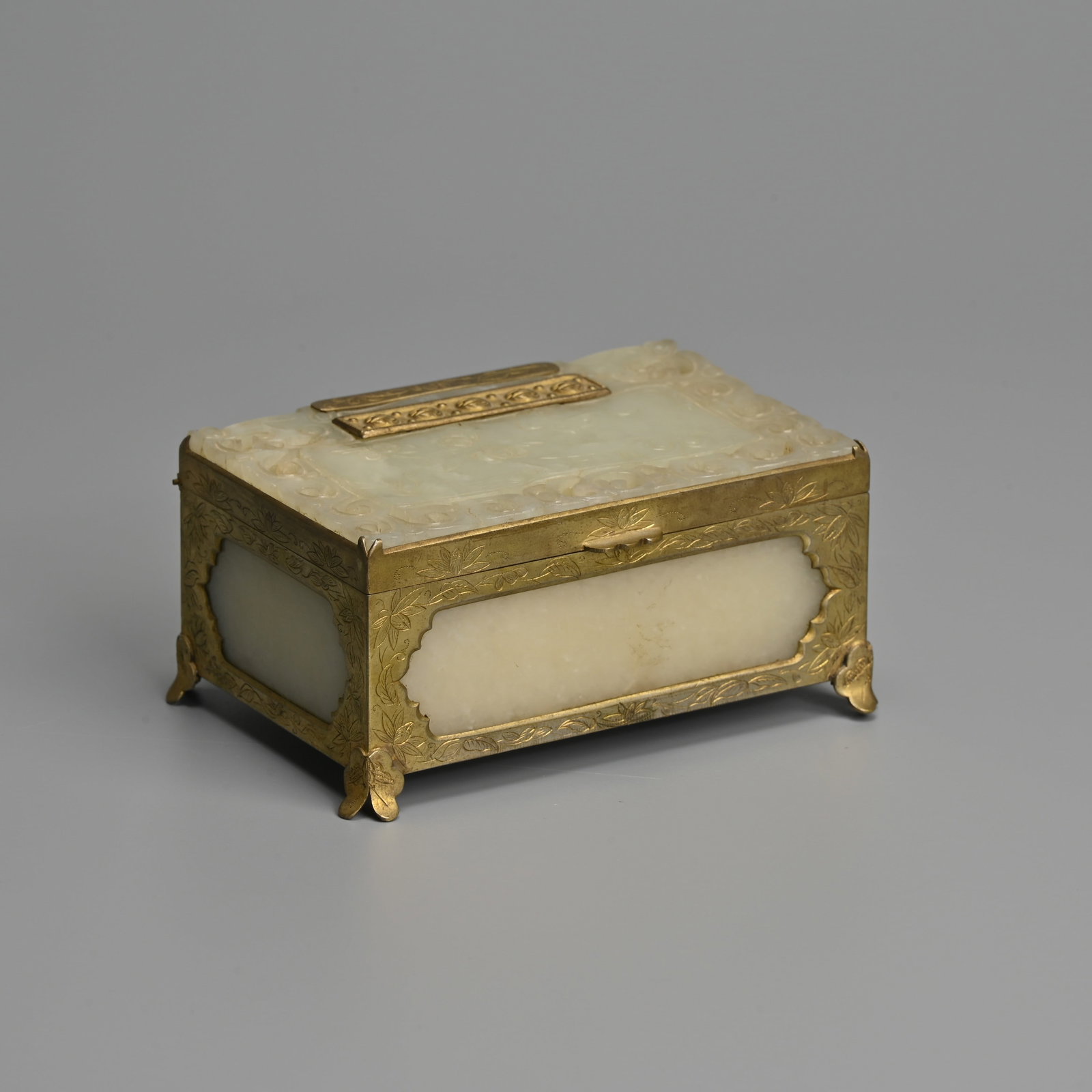A CHINESE GILT METAL AND JADE BOX AND COVER, QING DYNASTY. (1 of 8)