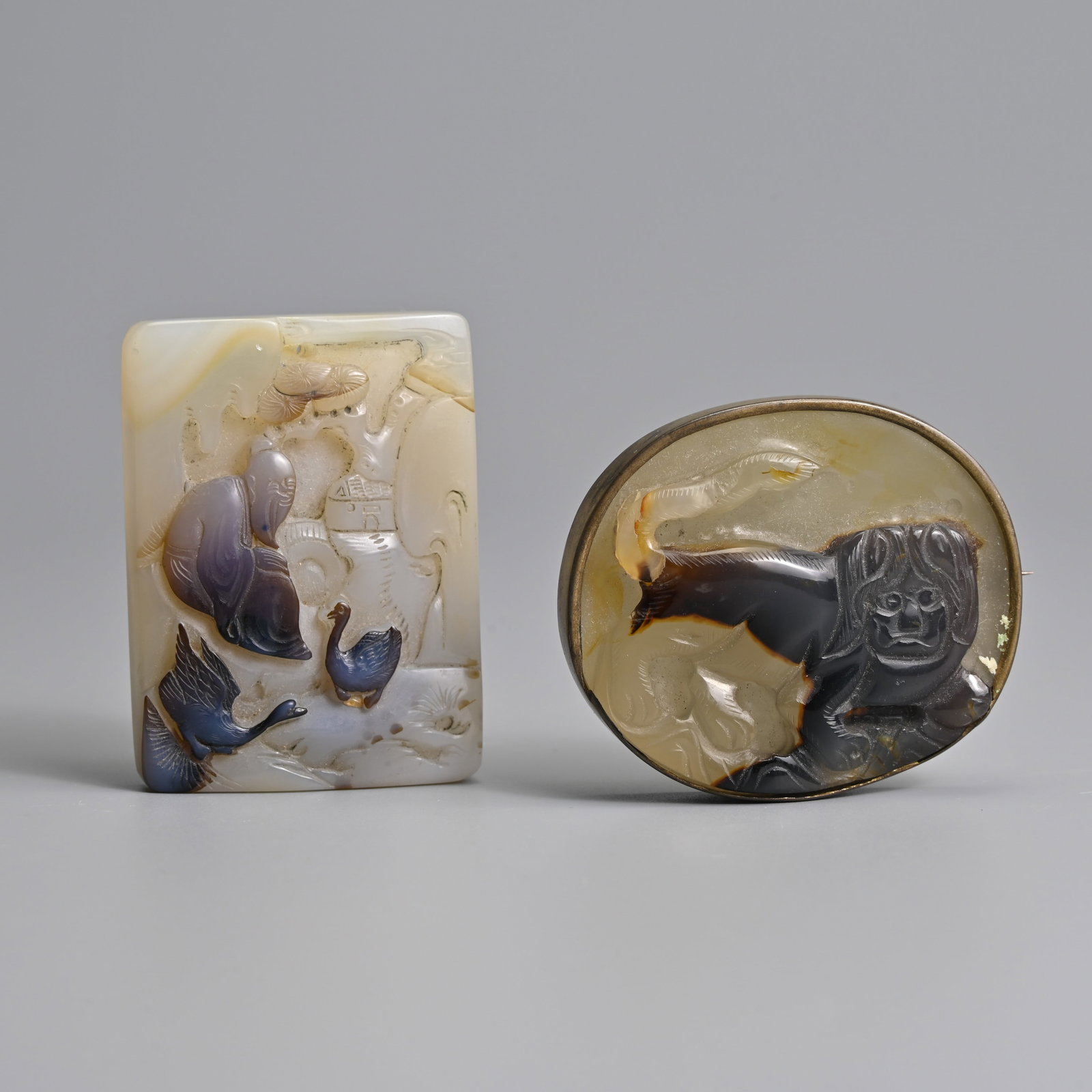 TWO CHINESE CARVED CAMEO AGATE PENDANTS, 19TH CENTURY. (1 of 6)