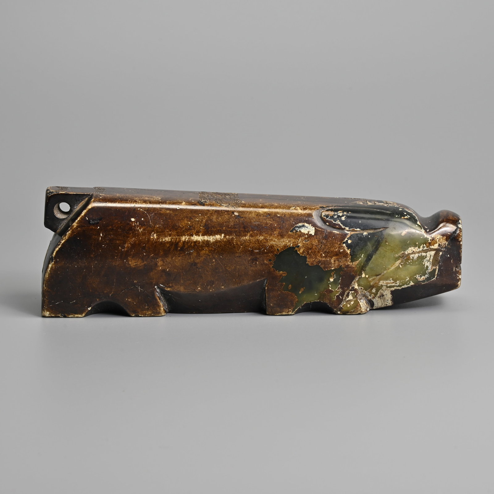 A LARGE CHINESE ARCHAISTIC CARVED JADE PIG AMULET. (1 of 11)