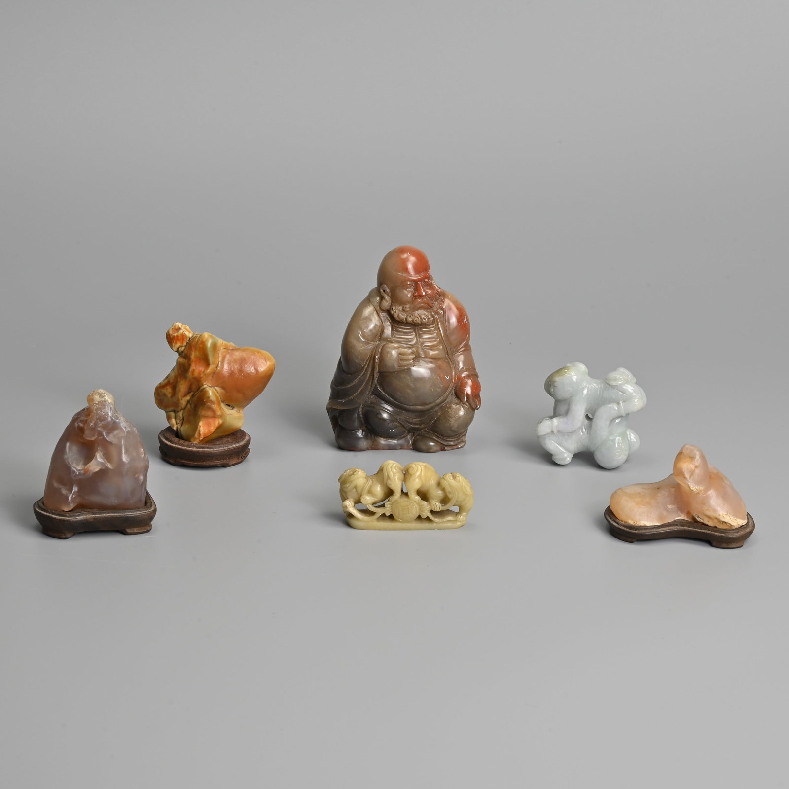 A GROUP OF CHINESE CARVED SOAPSTONE, JADE AND AGATE ITEMS, 19/20TH CENTURY. (1 of 13)