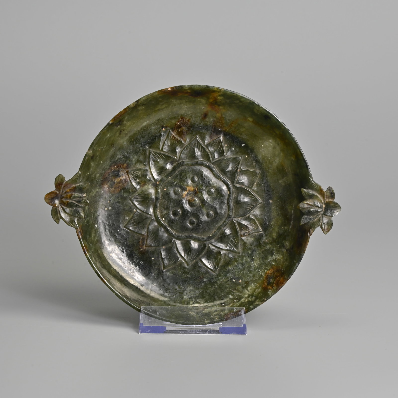 A CHINESE CARVED SPINACH JADE HANDLED 'LOTUS' SHALLOW DISH OR BRUSH WASHER, 19/20TH CENTURY.: A CHINESE CARVED SPINACH JADE HANDLED 'LOTUS' SHALLOW DISH OR BRUSH WASHER, 19/20TH CENTURY. With shallow rounded sides raised on a short foot with twin looped handles under a lotus flower. The interi