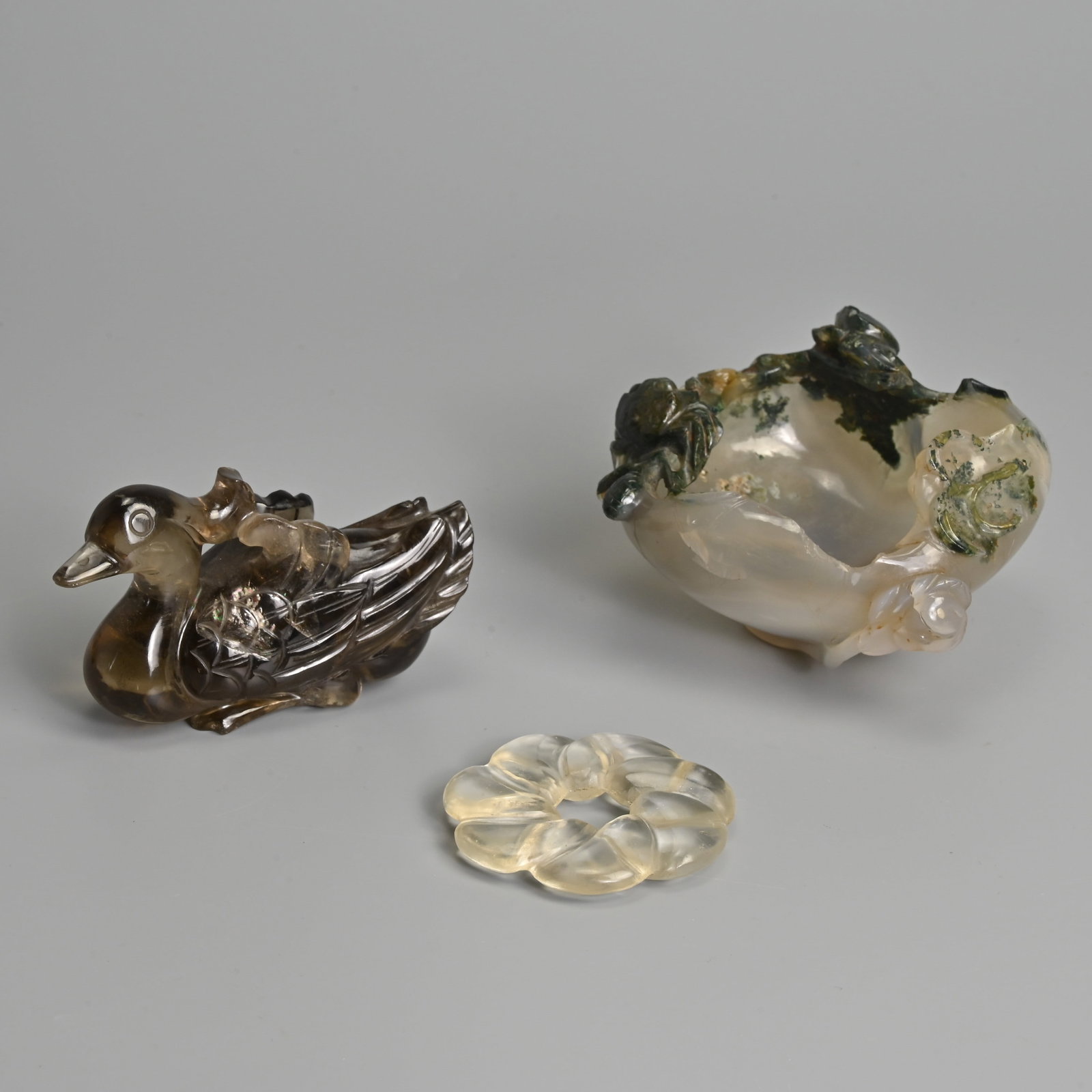 A CHINESE CARVED AGATE BRUSH WASHER WITH SMOKY QUARTZ DUCK CARVING AND ROCK CRYSTAL PENDANT, 19/20TH (1 of 13)