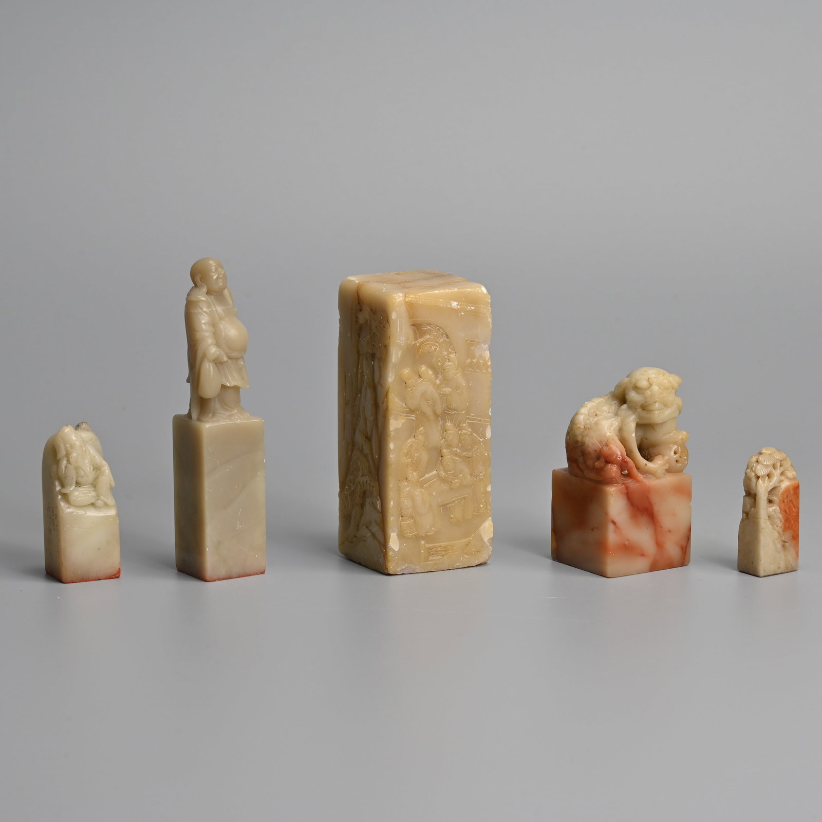 A GROUP OF CHINESE CARVED SOAPSTONE SEALS, 19/20TH CENTURY. (1 of 7)