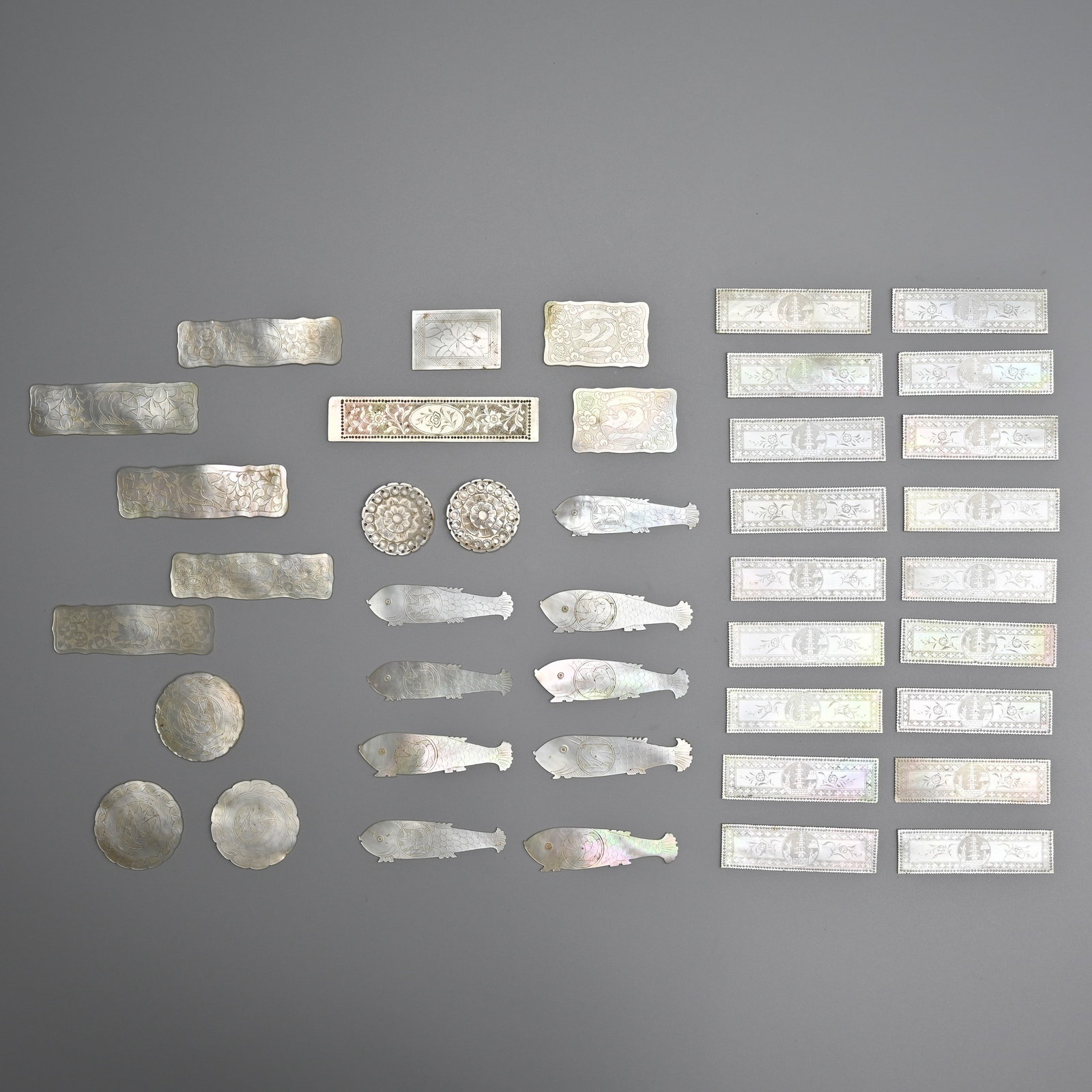 A QUANTITY OF CHINESE MOTHER OF PEARL COUNTERS, 19TH CENTURY. (1 of 13)