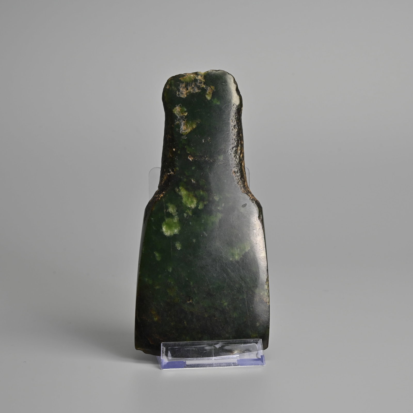A GREENSTONE / NEPHRITE JADE BLADE, TOKI POUNAMU, LIKELY MAORI ADZE NEW ZEALAND. (1 of 8)