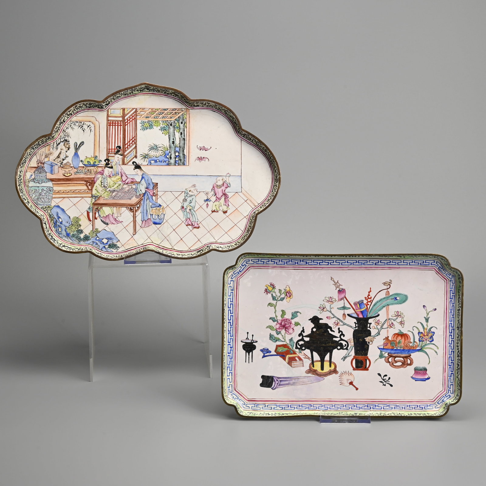 TWO CHINESE CANTON ENAMEL TRAYS, 19TH CENTURY. (1 of 8)