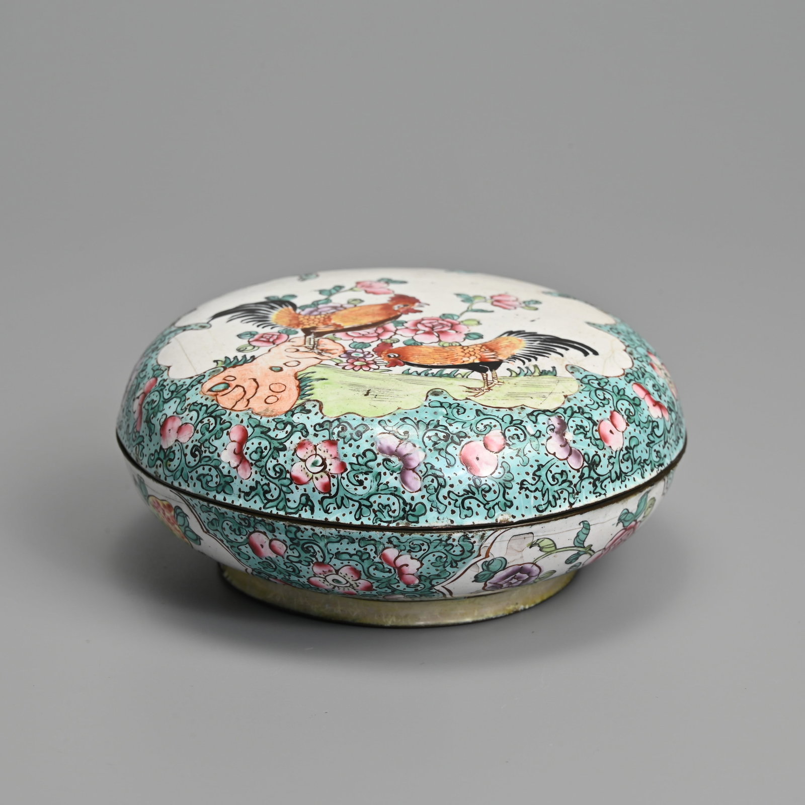 A CHINESE CANTON ENAMEL BOX AND COVER, 18/19TH CENTURY. (1 of 7)